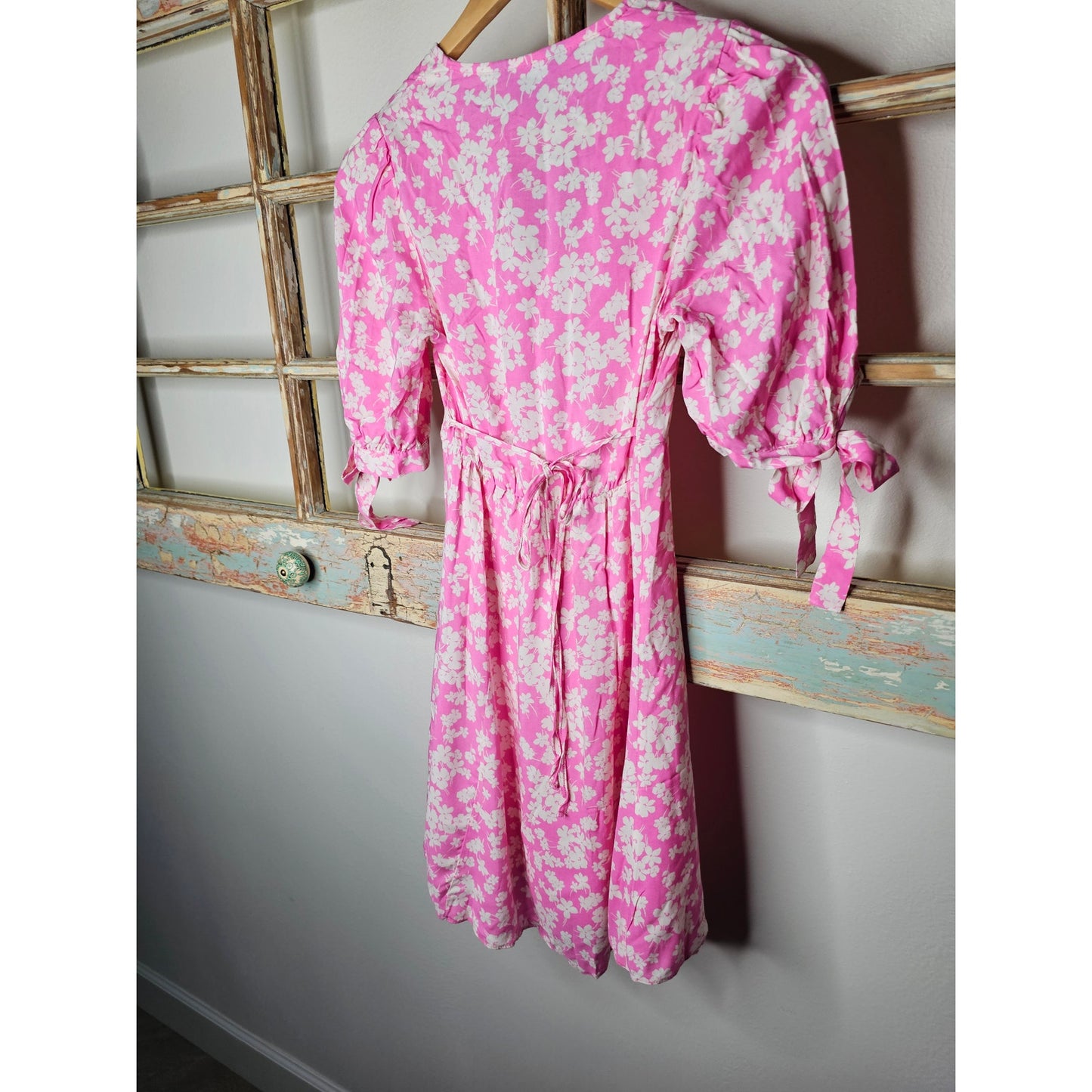 NWT New Look Pink Floral V-Neck Mini Dress with 1/2 Tie Sleeves Size 0