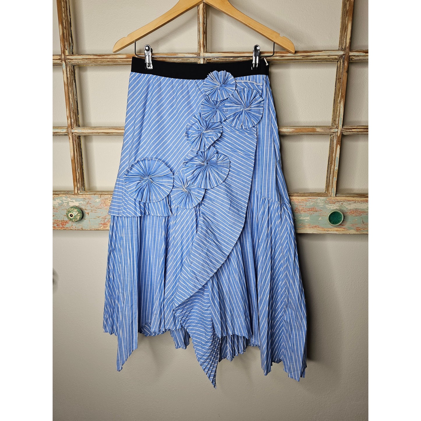 Joie Lined Oxford Look Ladies Skirt with Handkerchief hem and flowers size 2