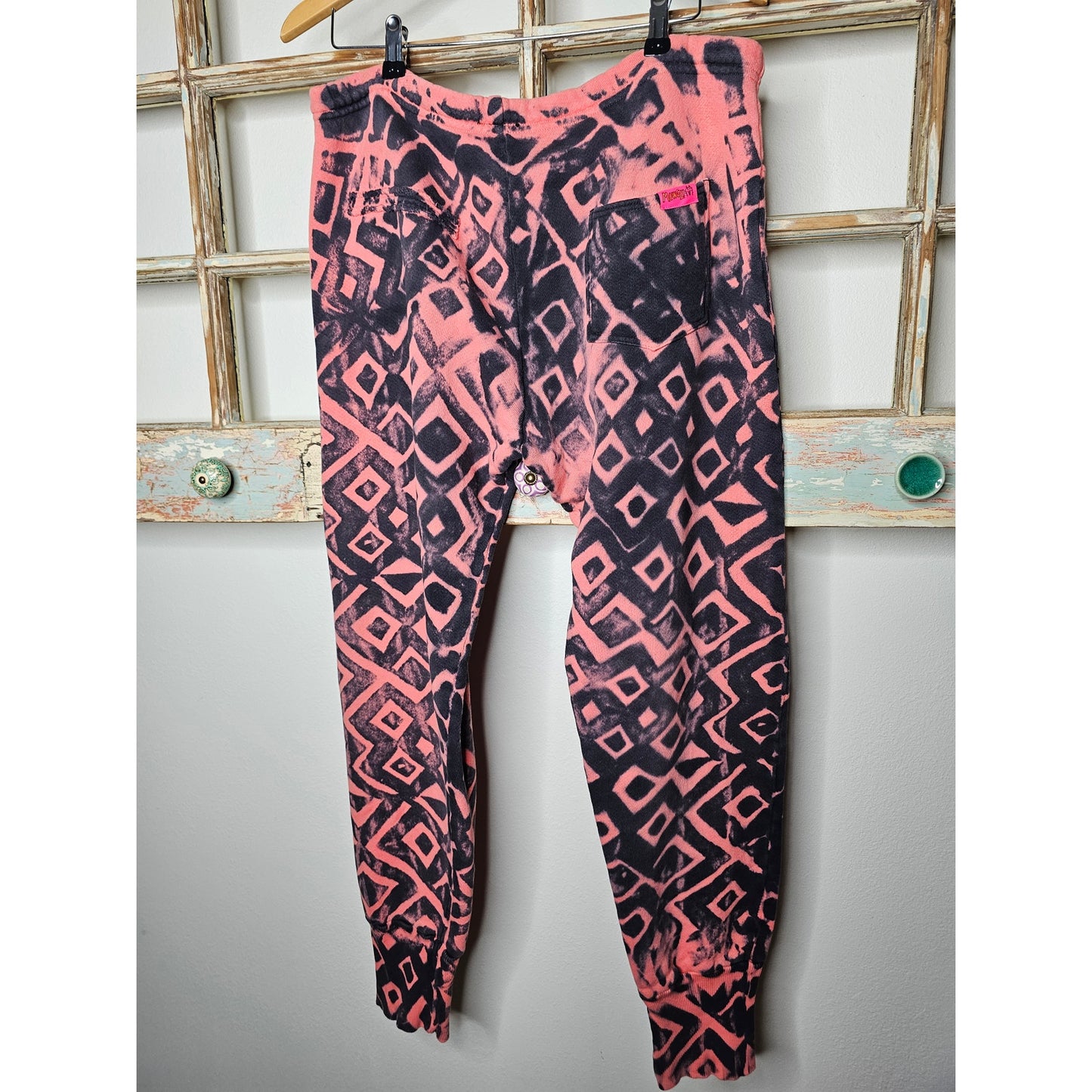NWOT Mowgli Surf Tribal Print Cotton Jogging Pants Ladies size Large