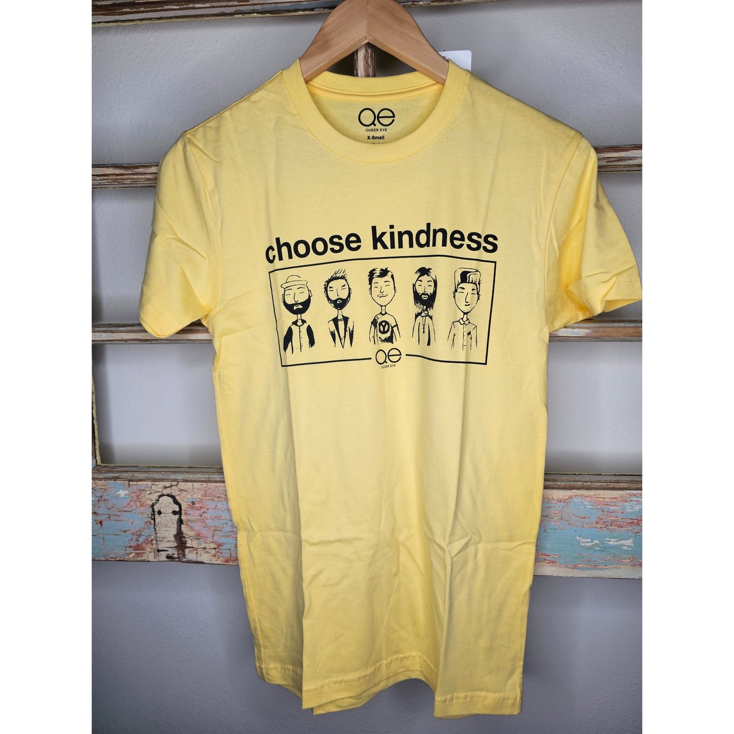 NWT Queer Eye " Choose Happiness" Yellow Tee-Shirt Men's Extra Small