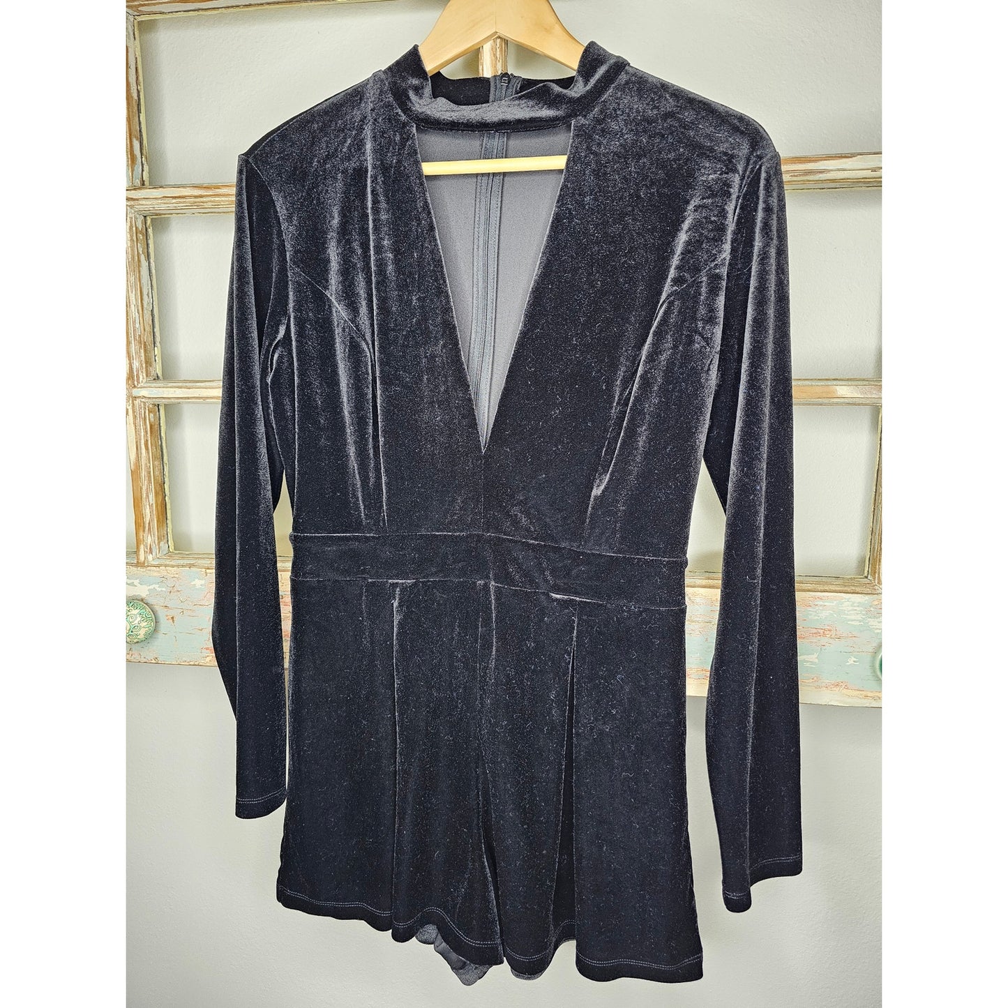 Gianni Bini black velvet short romper ladies size Medium