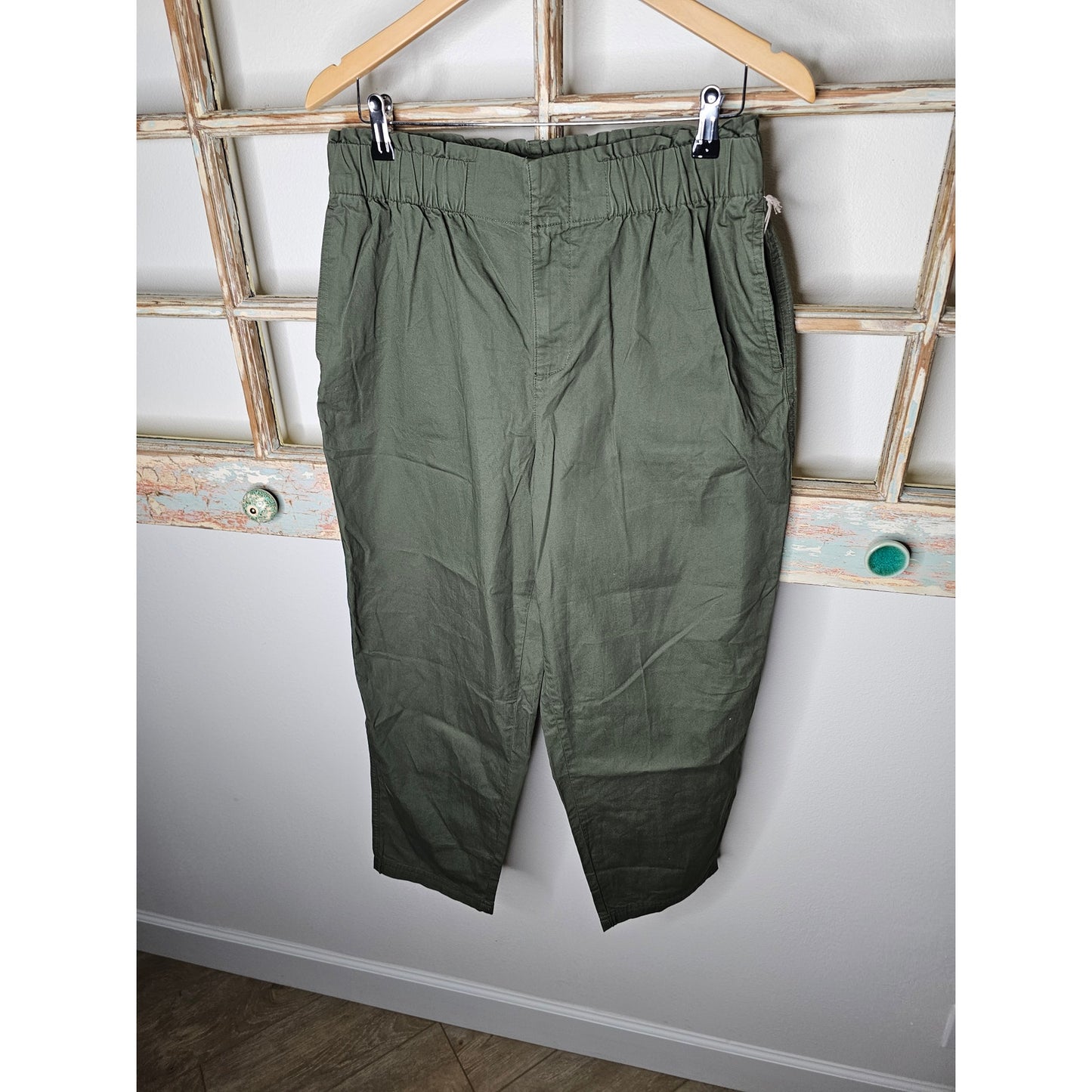 NWT Army Green Tapered Leg Wide Elastic Waistband Ladies Size Medium