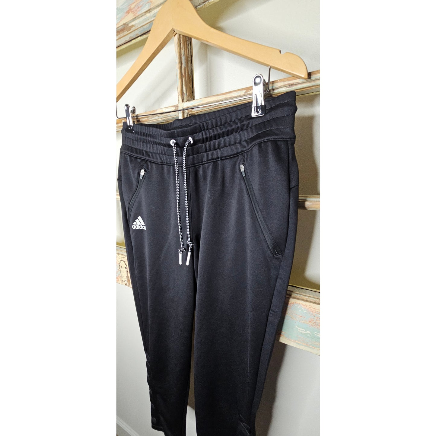 NWT Adidas Sprint Golf Pants with Snaps on lower leg zip side pockets size Small