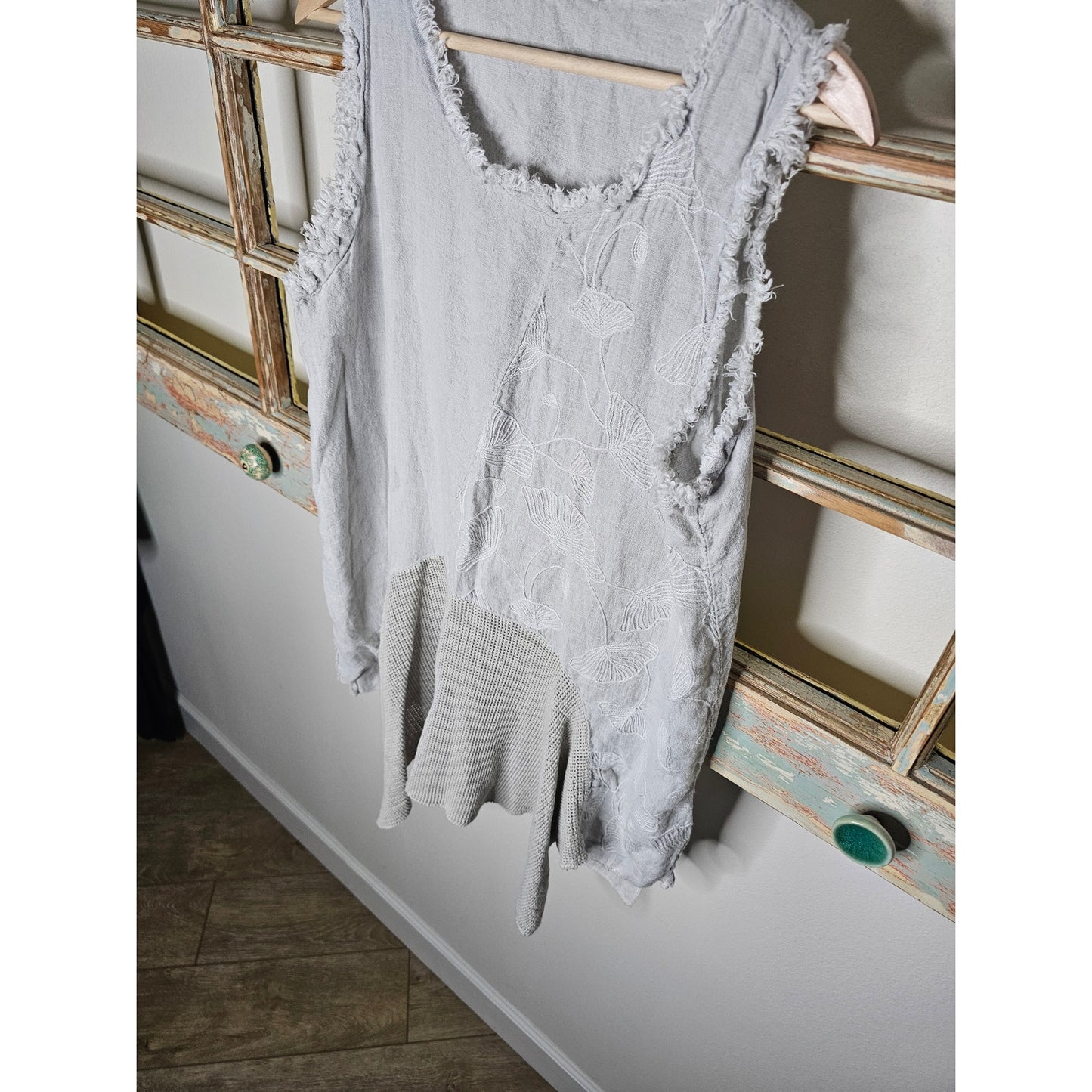 Tempo Paris Linen High Low Embroidered Frayed Edge Tank Top Size Large