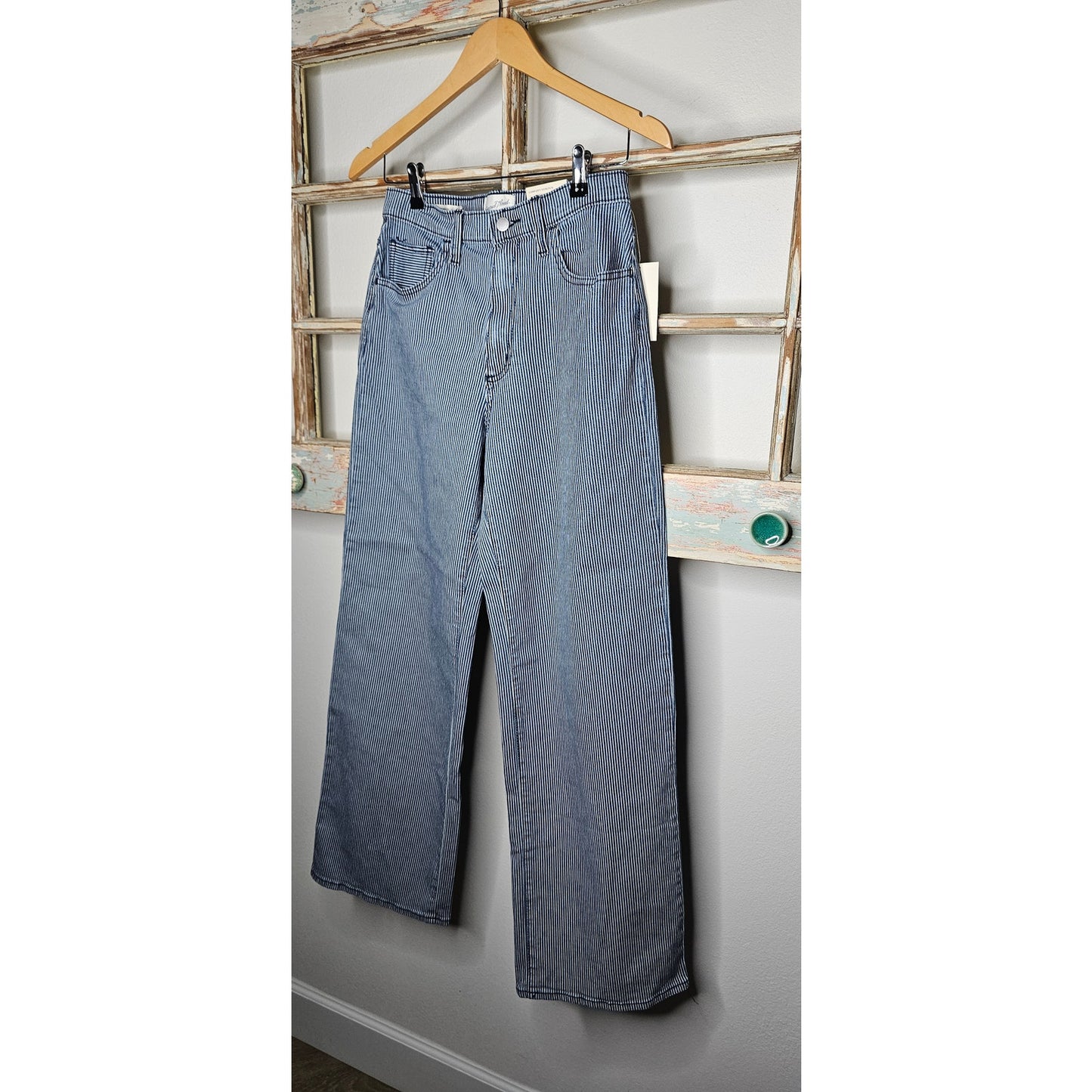 NWT High Rise Wide Leg Conductor blue/white stripe Jeans Ladies size 6