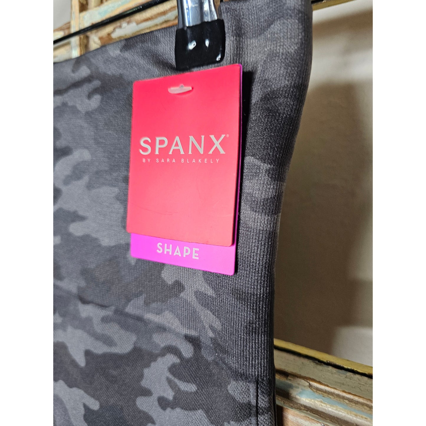 NWT Spanx Camo Cropped Leggings Ladies size XS / 0
