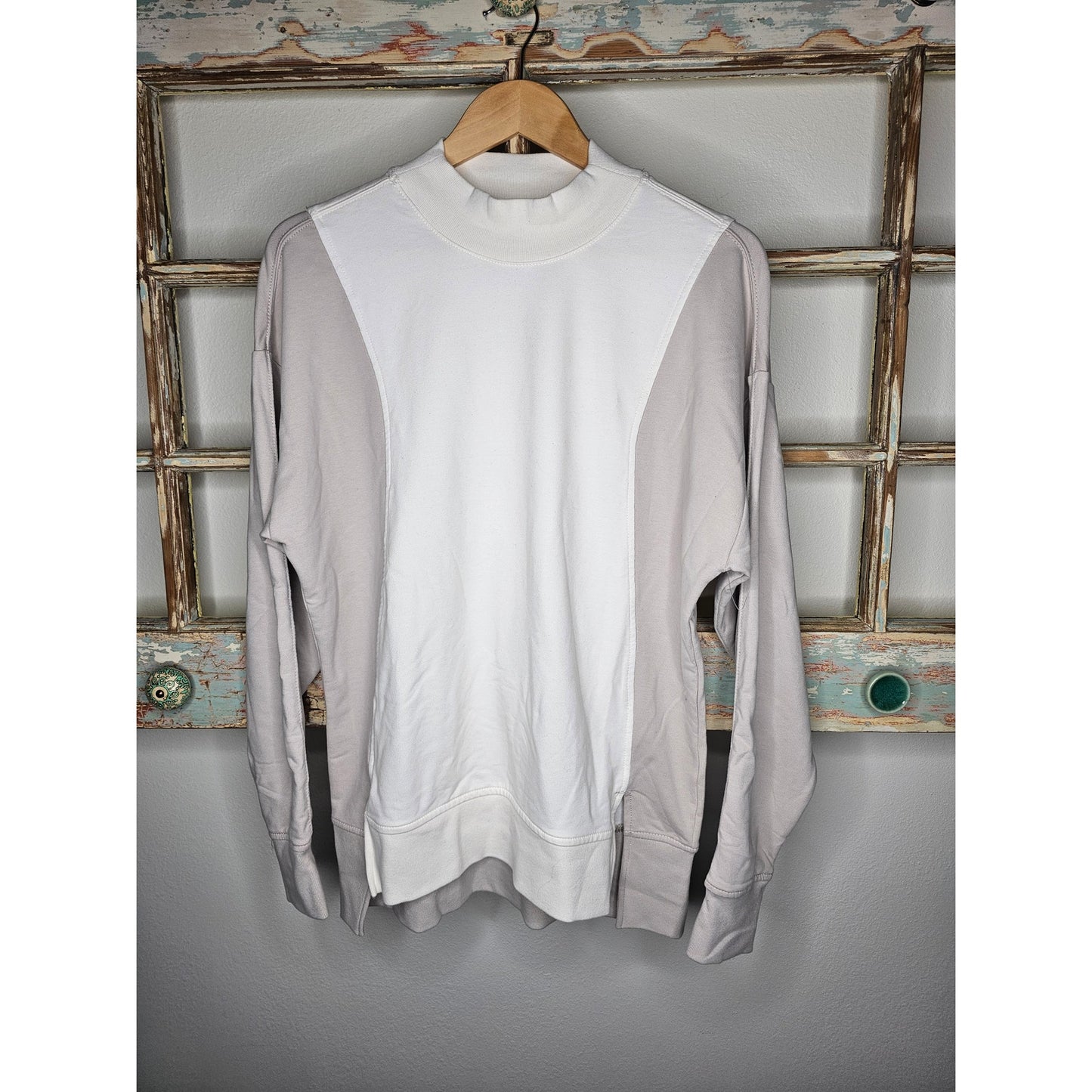 NWOT Athleta Ladies Neutral Block Sweatshirt Size Medium