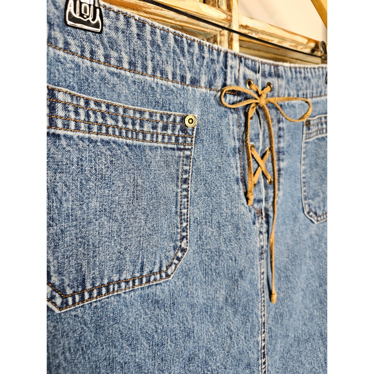 Vintage Covington Denim Lace Up Front Ladies size 16 front/back pockets