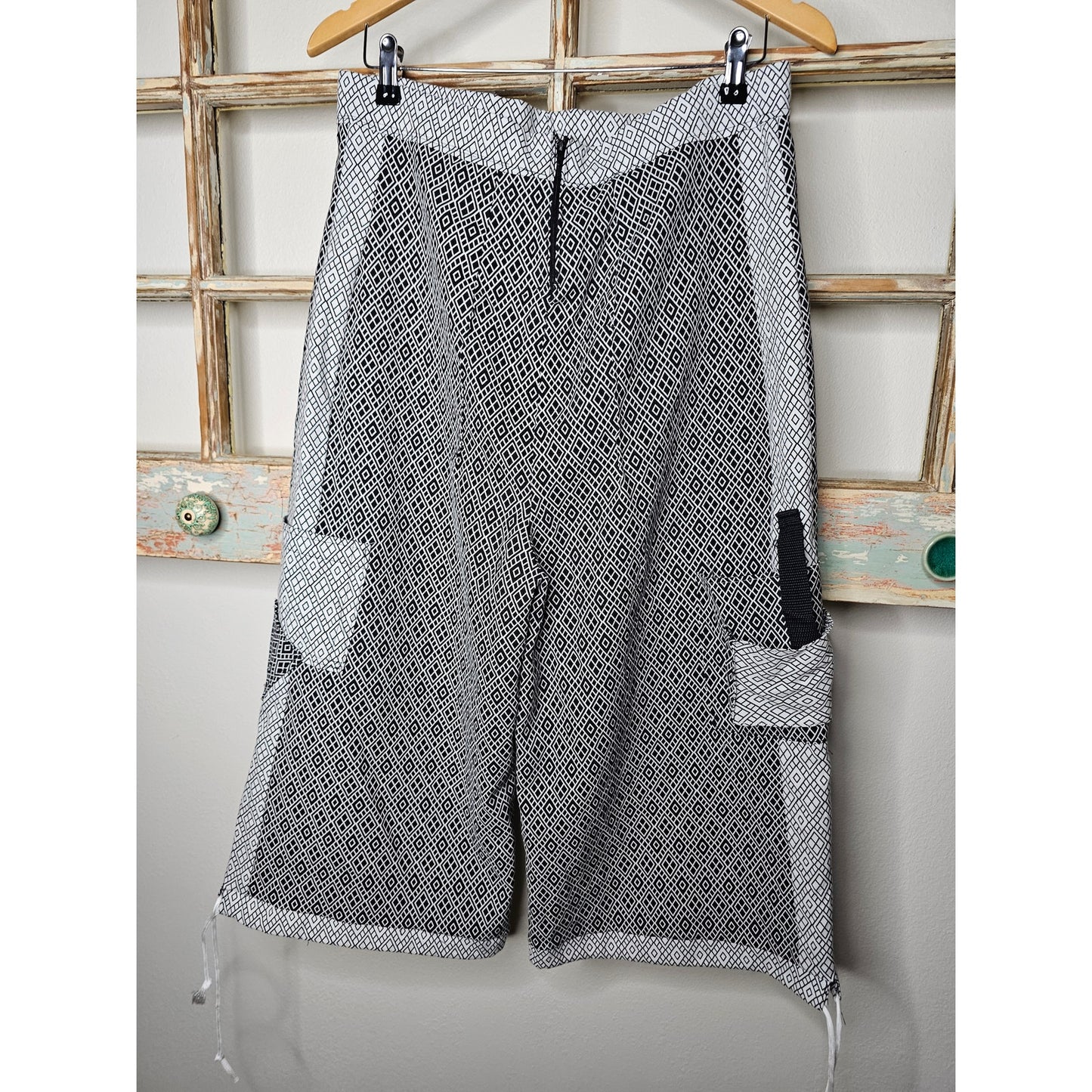 Vintage Handmade Black/White Geometric Cropped Pants Size 32" Waist