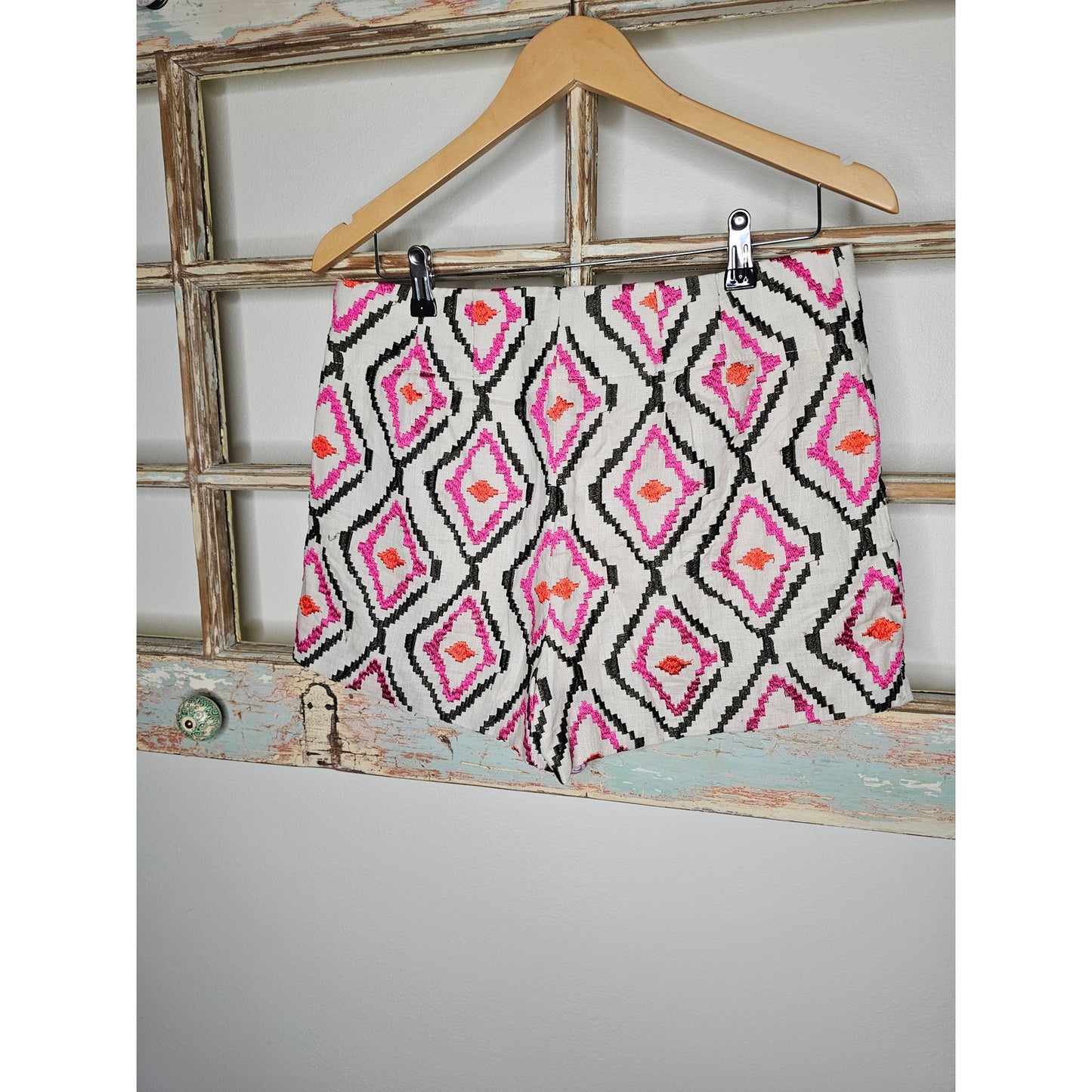 NWOT Loft Riviera Short With Tribal Embroidery Size 6