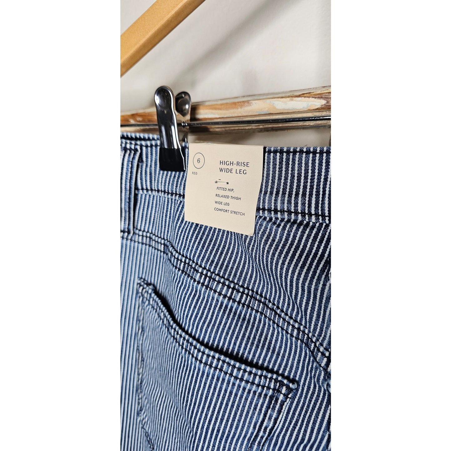 NWT High Rise Wide Leg Conductor blue/white stripe Jeans Ladies size 6