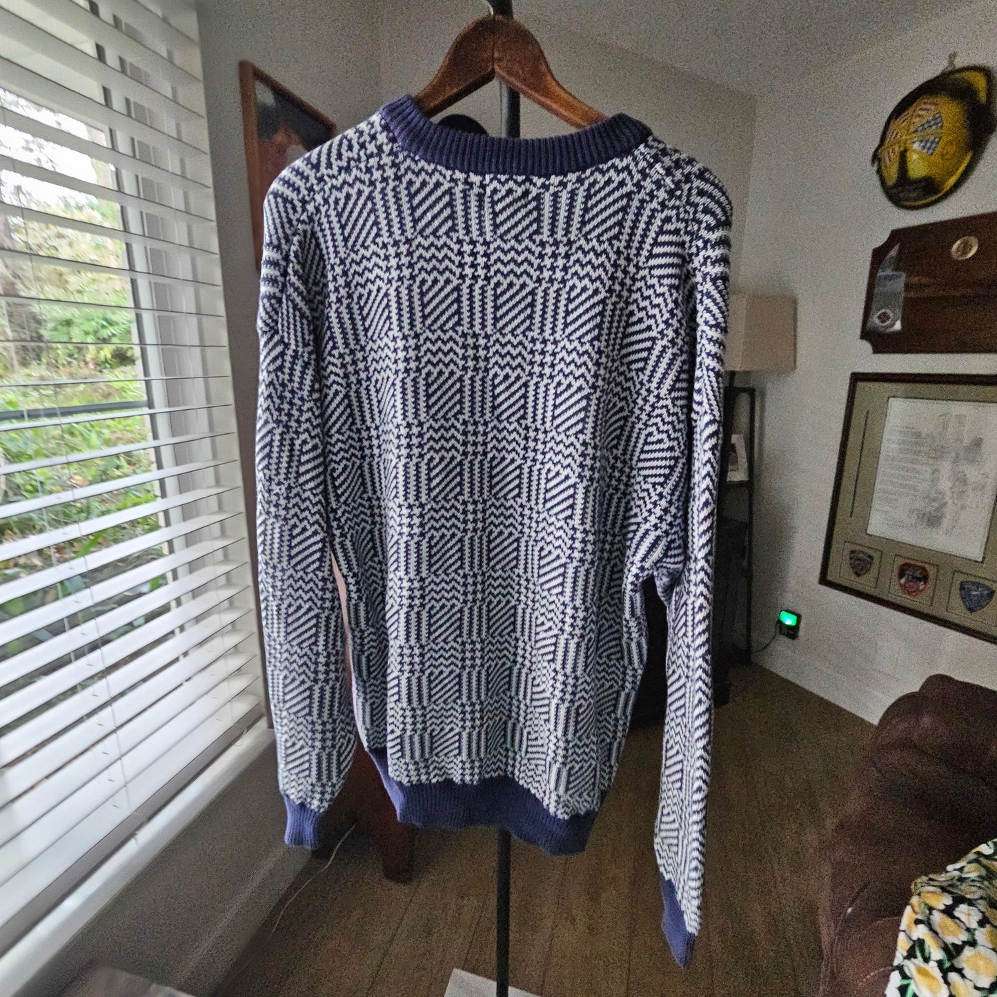 Vintage Houndstooth IZOD Sweater with Crest and Golfer Men's size large