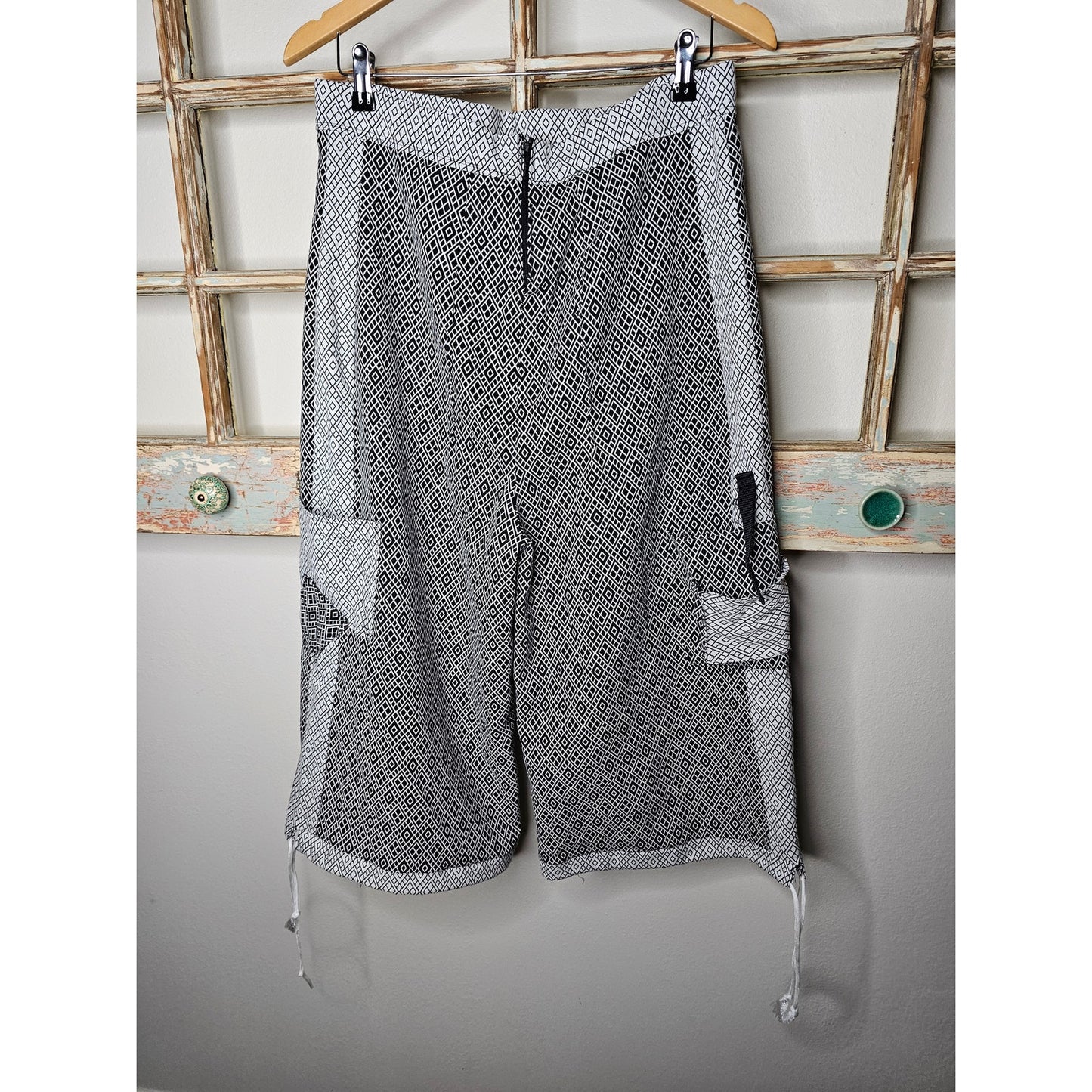 Vintage Handmade Black/White Geometric Cropped Pants Size 32" Waist