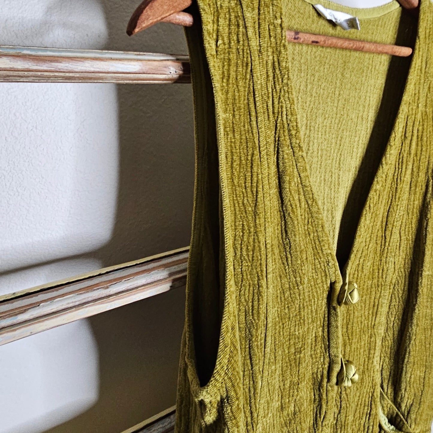 Kleen Pistachio Green Boho High/Low Vest Size Large Knotted Buttons Peplum
