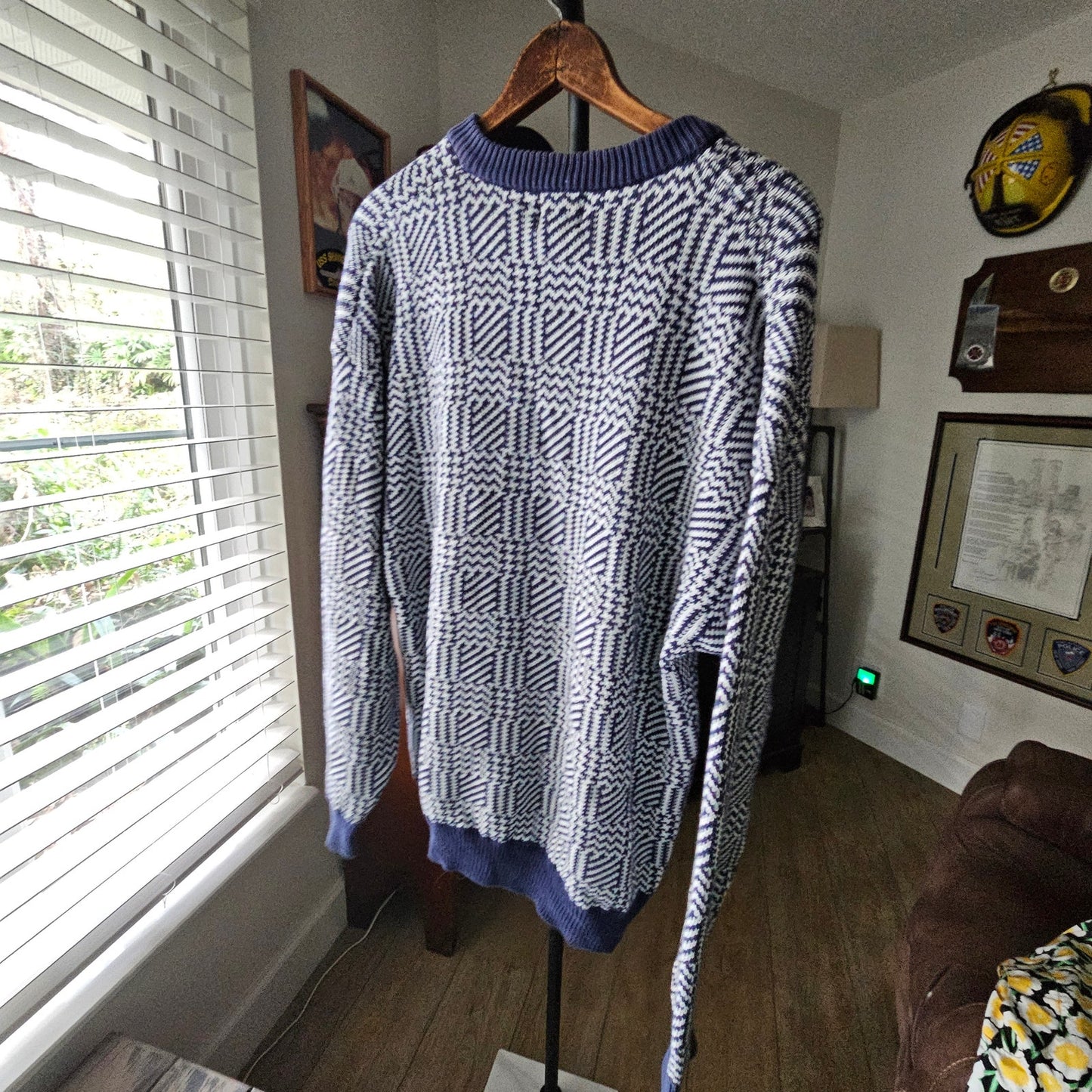 Vintage Houndstooth IZOD Sweater with Crest and Golfer Men's size large