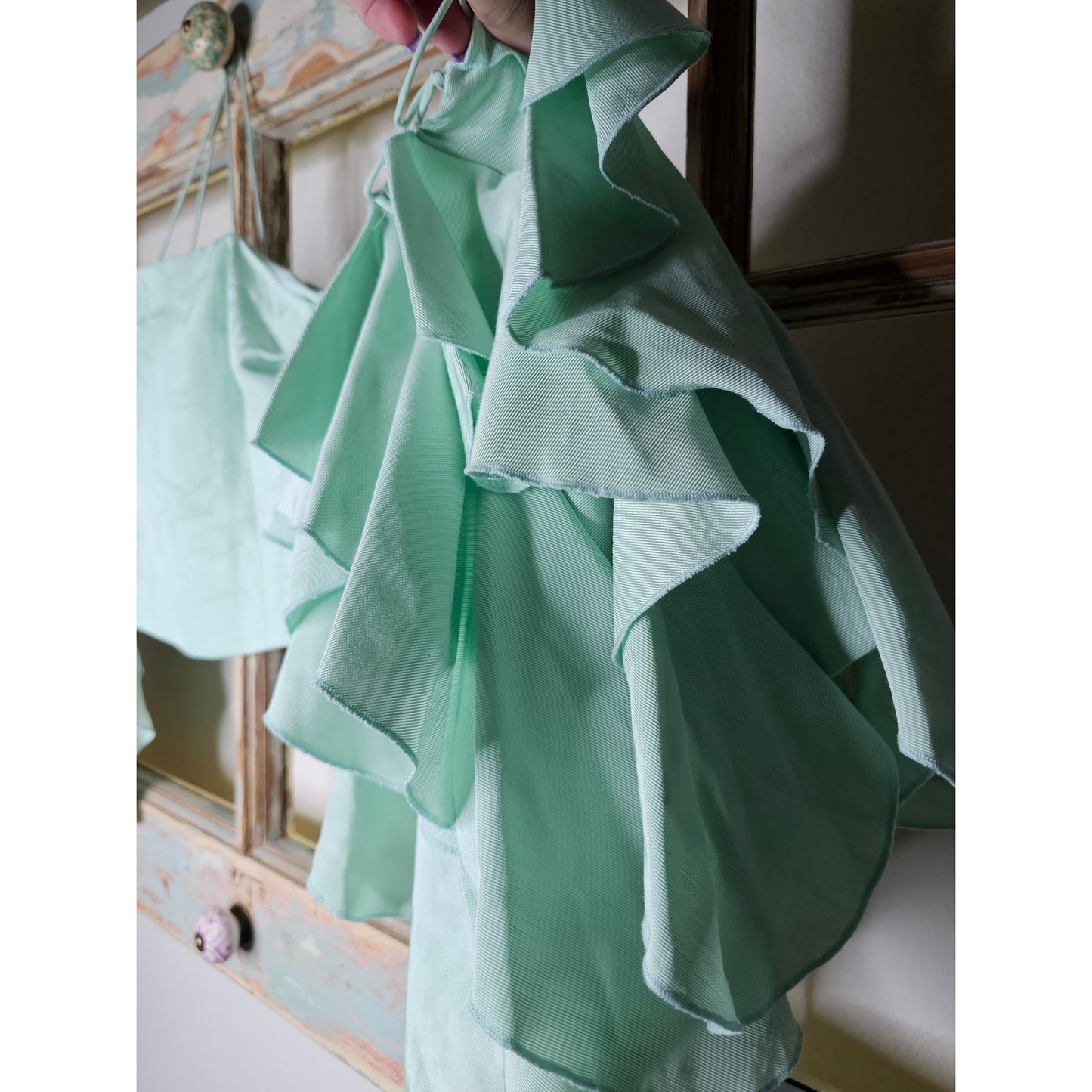 NWT Alice + Olivia Nakia Cold Shoulder Crop Top in Mint Ladies size 8