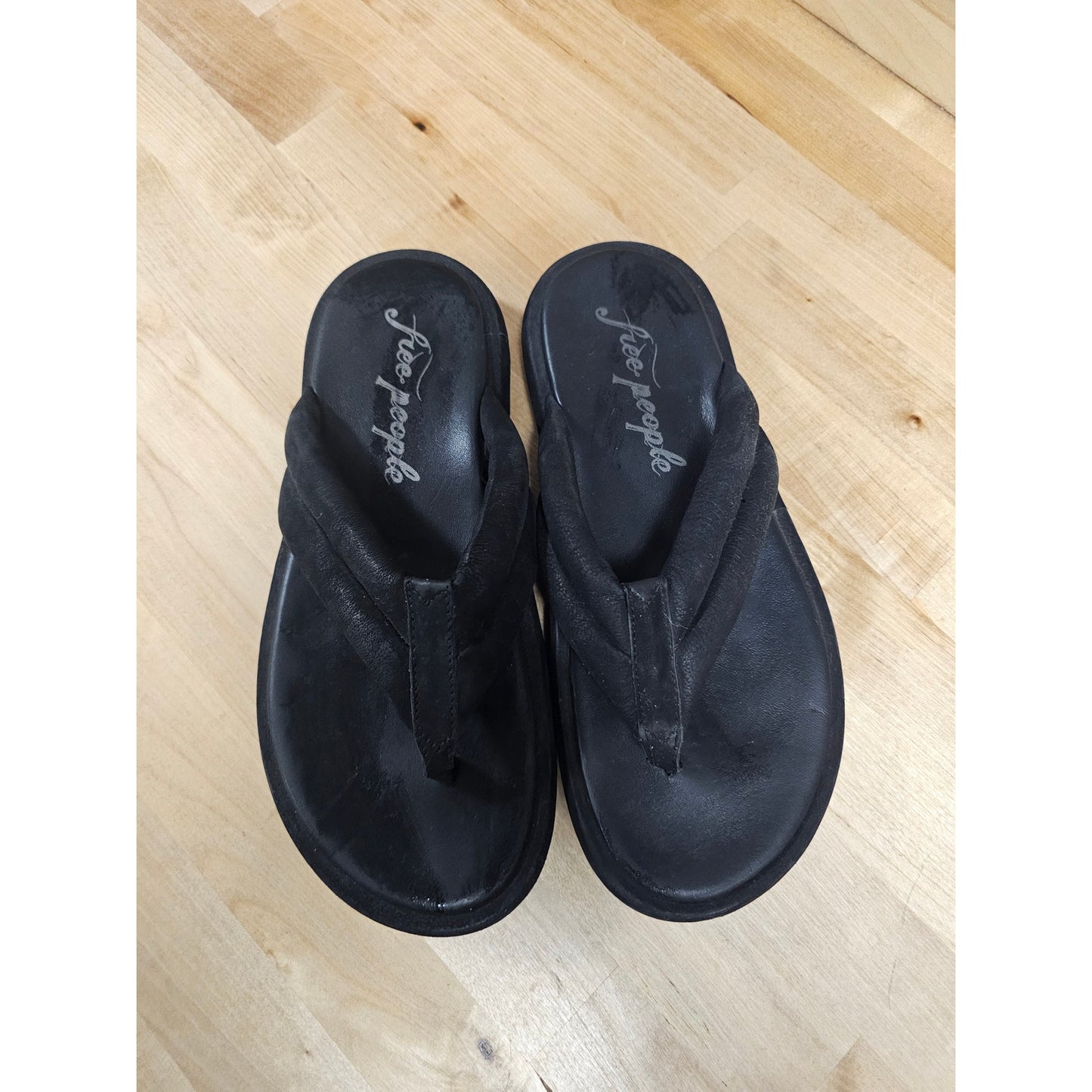 Free People Wonderland Black Leather Flip Flop Ladies size 38.5 / 8.5 & BAG