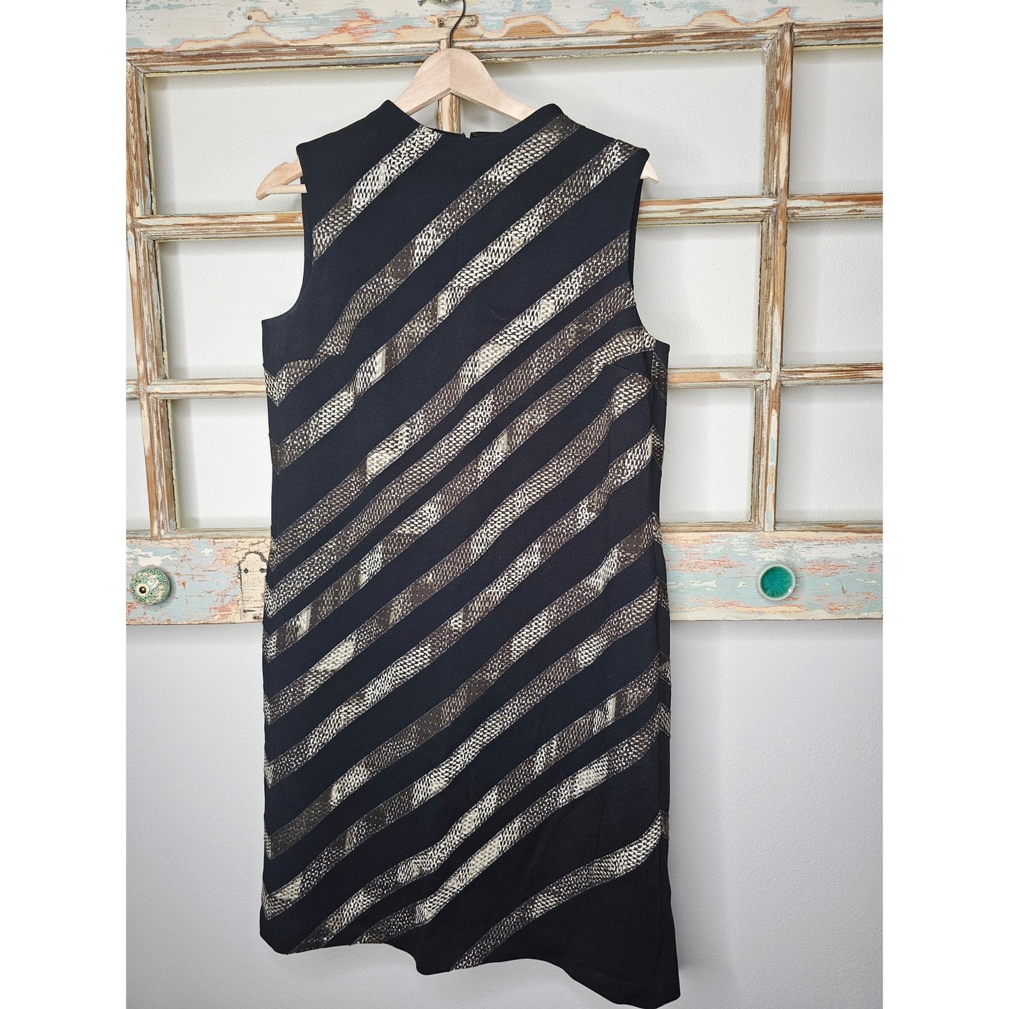 WORTH New York Black Sleeveless W/ Snake Print Diagonal Stripe Size 8