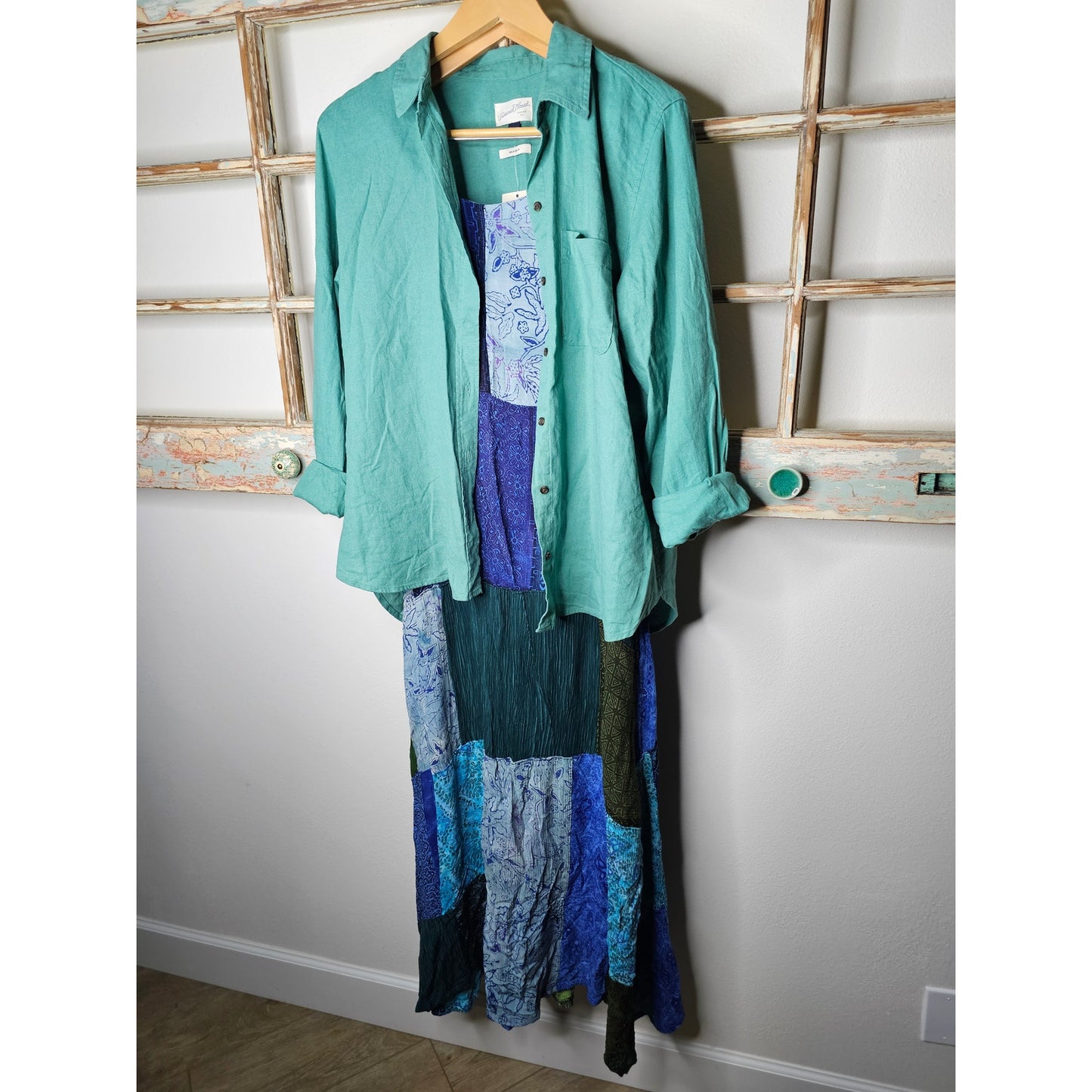 NWT Linen Relaxed Fit Teal Button Up Ladies collared shirt Size Medium