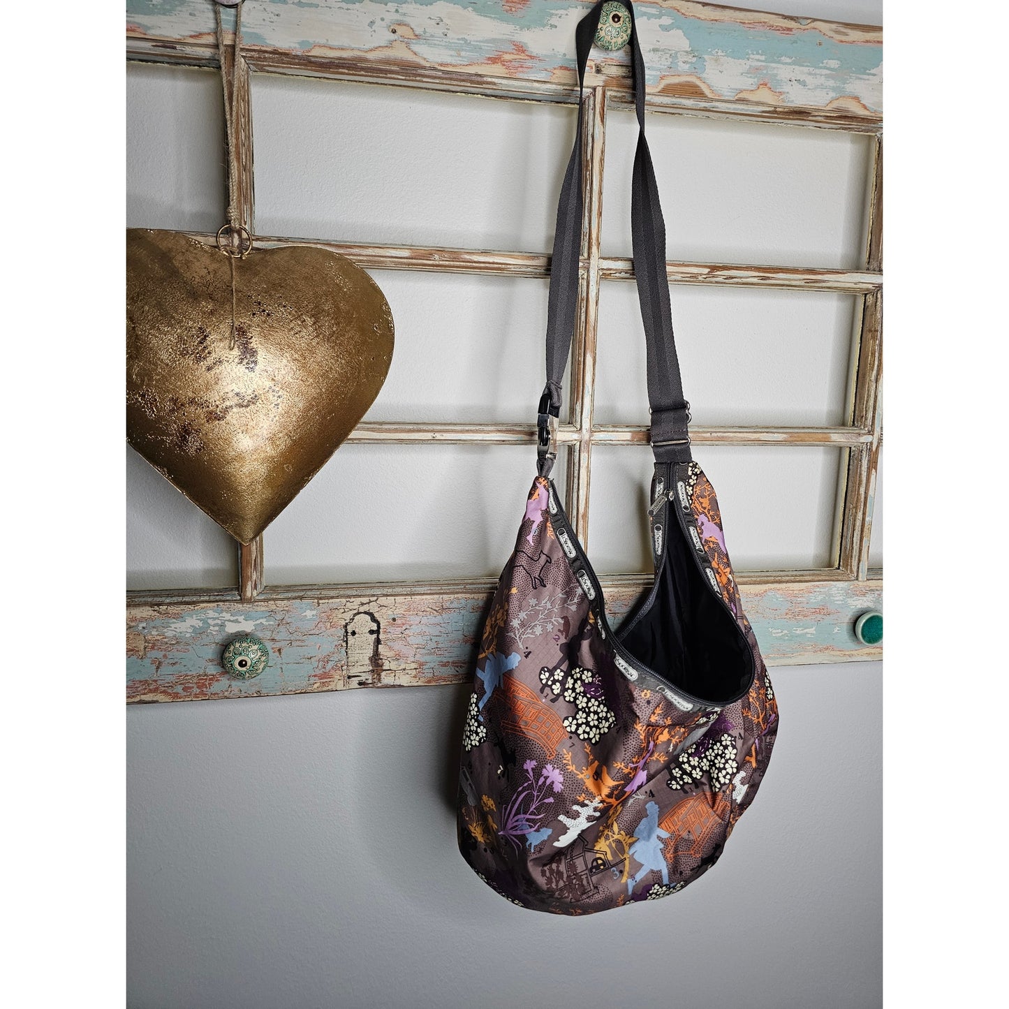 Le Sport Sac essential Large Nylon Sling Bag in Earthtones