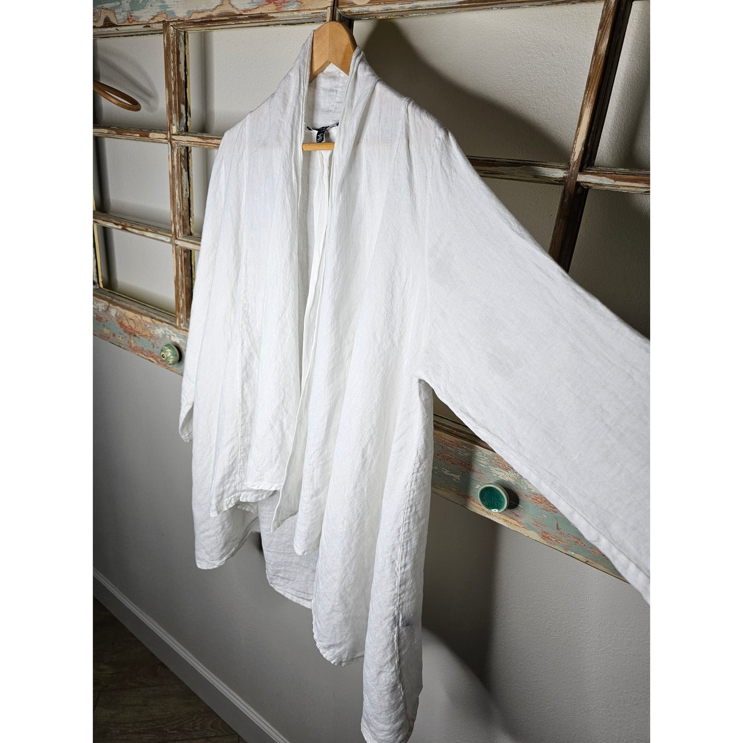 Linen White Cardigan Boho Top Saks Fifth Avenue Ladies size large.