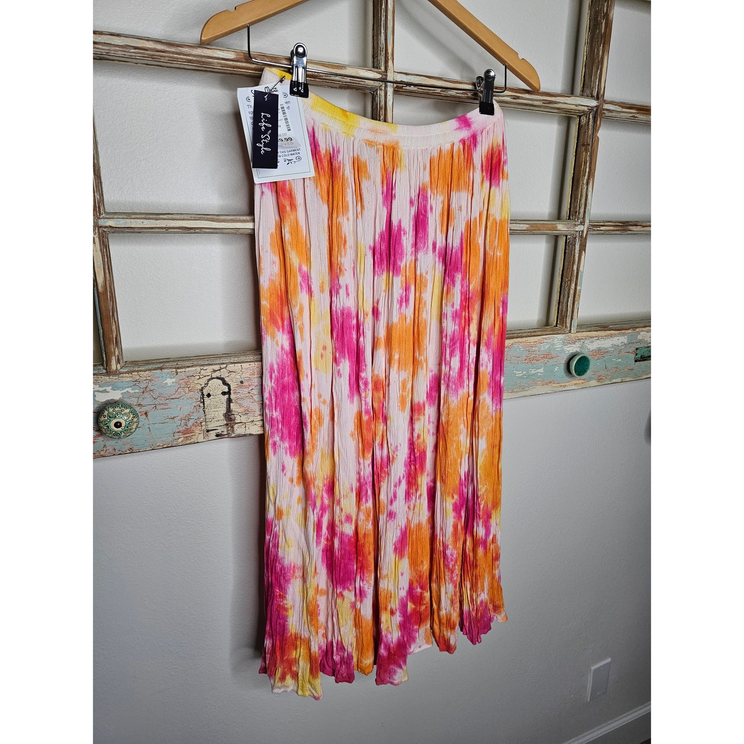 NWT Tie Dye Casual Pleated Skirt Orange/Pink Ladies size Medium