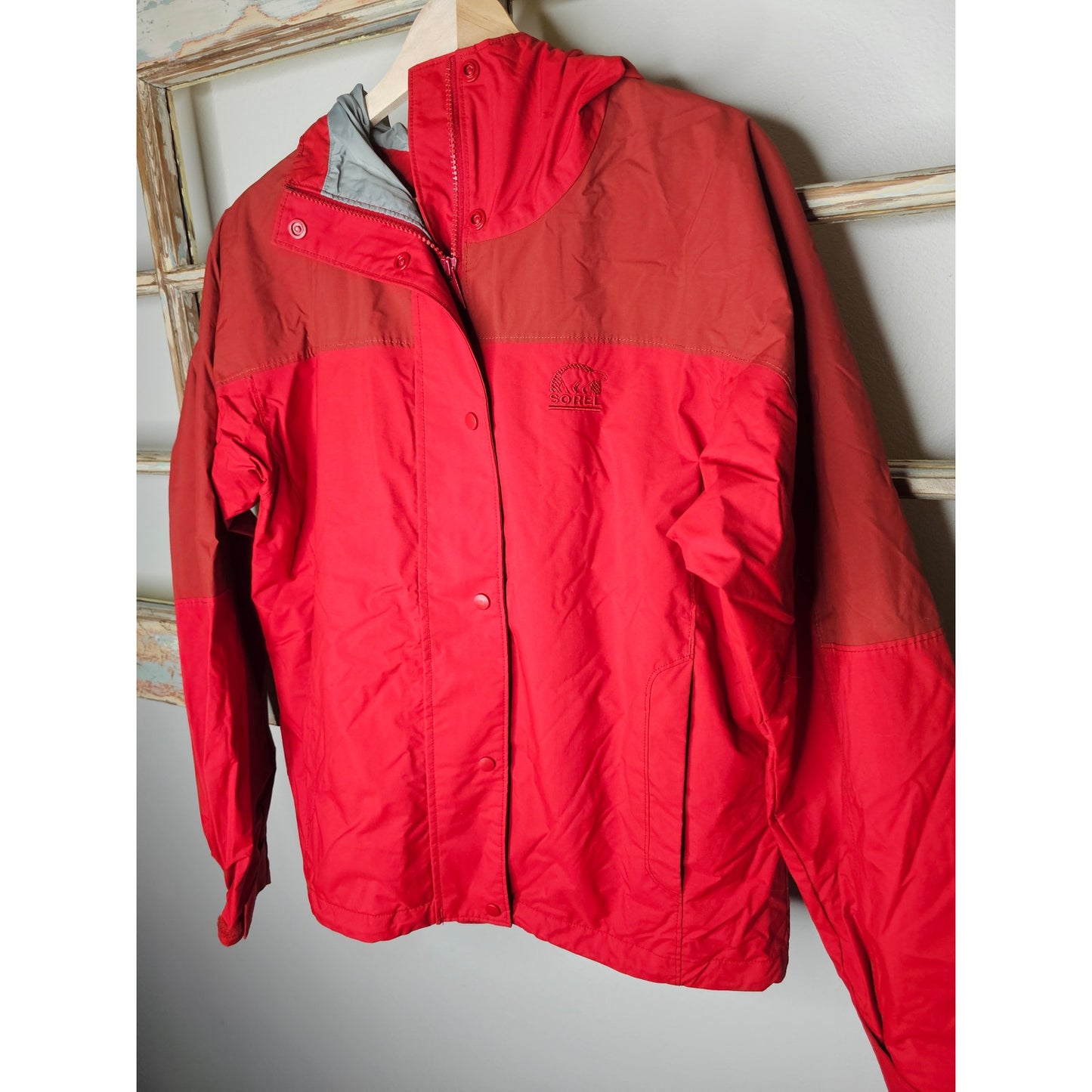 SOREL Women's Red Hooded Zip/Snap Closure Ladies size Medium Jacket