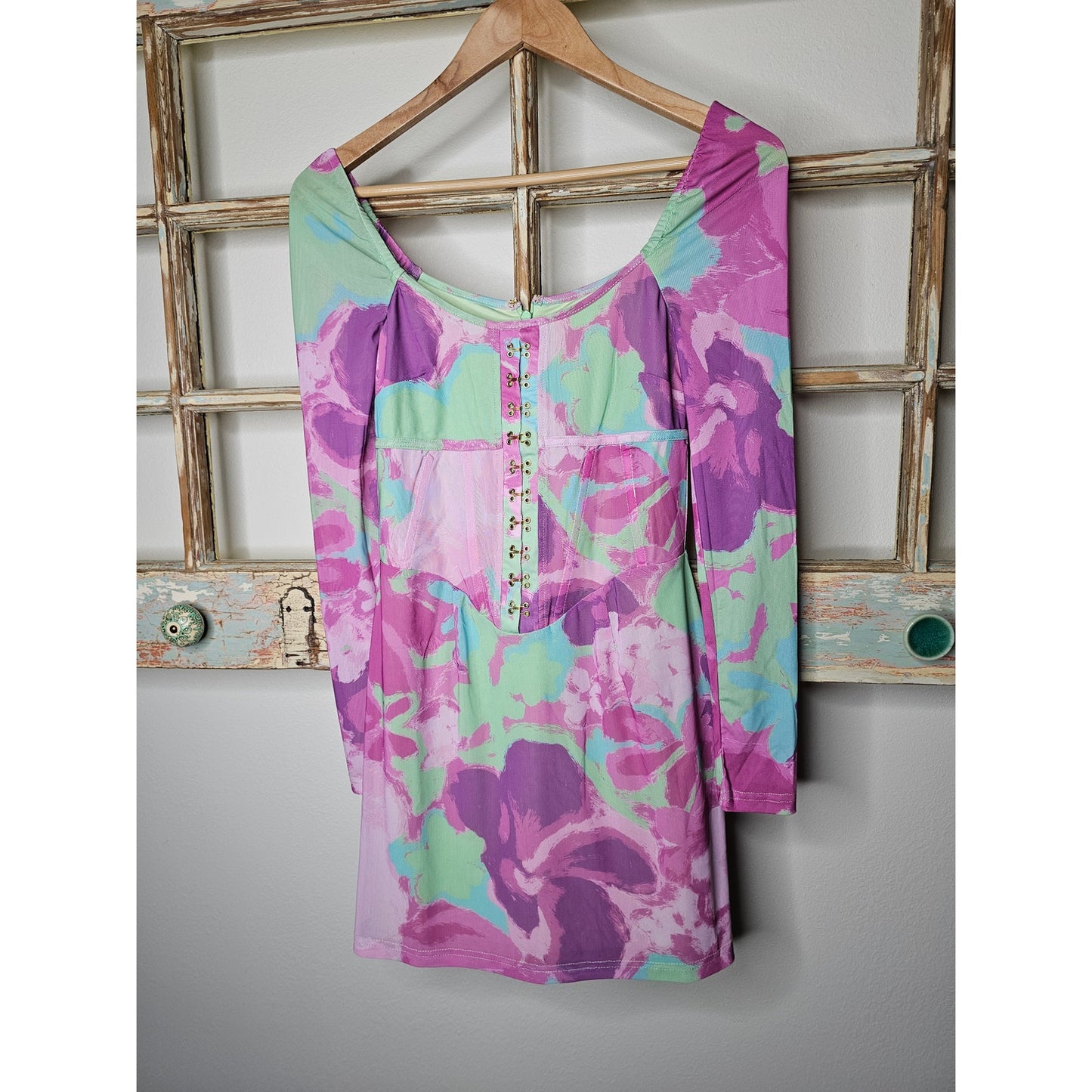 Sabo Thylane Lined Dress Sheer Sleeves Hooks Up Front Ladies Size 4