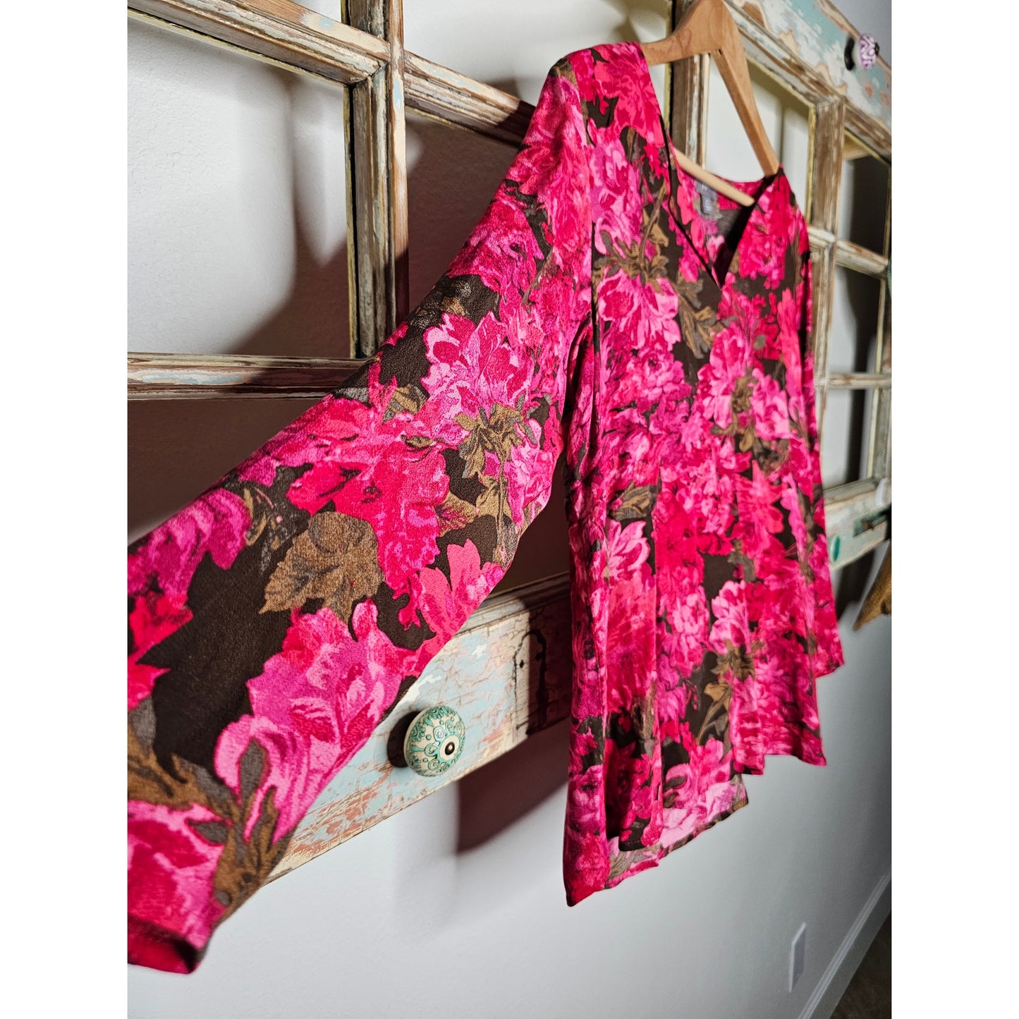 NWT J.Jill Red Floral Festive 3/4 Sleeve V-neckline Blouse Size MP
