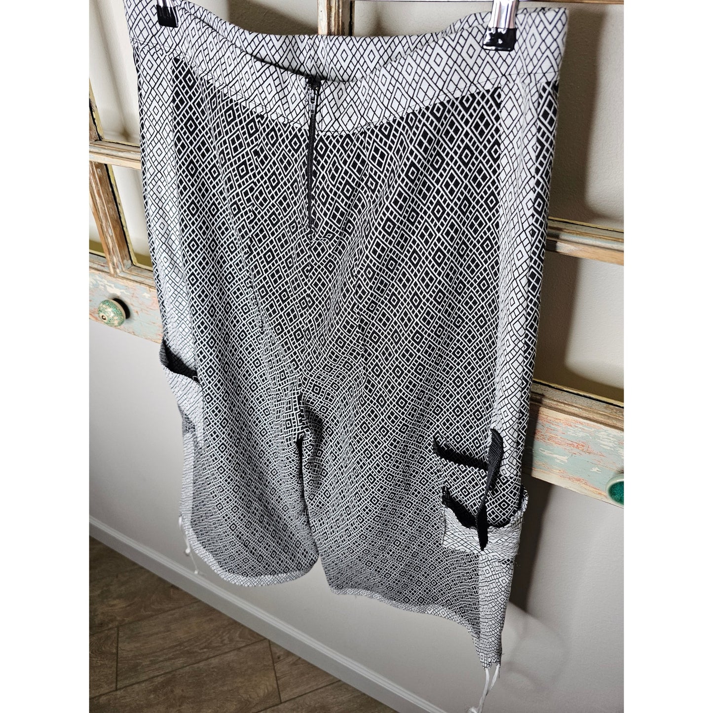 Vintage Handmade Black/White Geometric Cropped Pants Size 32" Waist