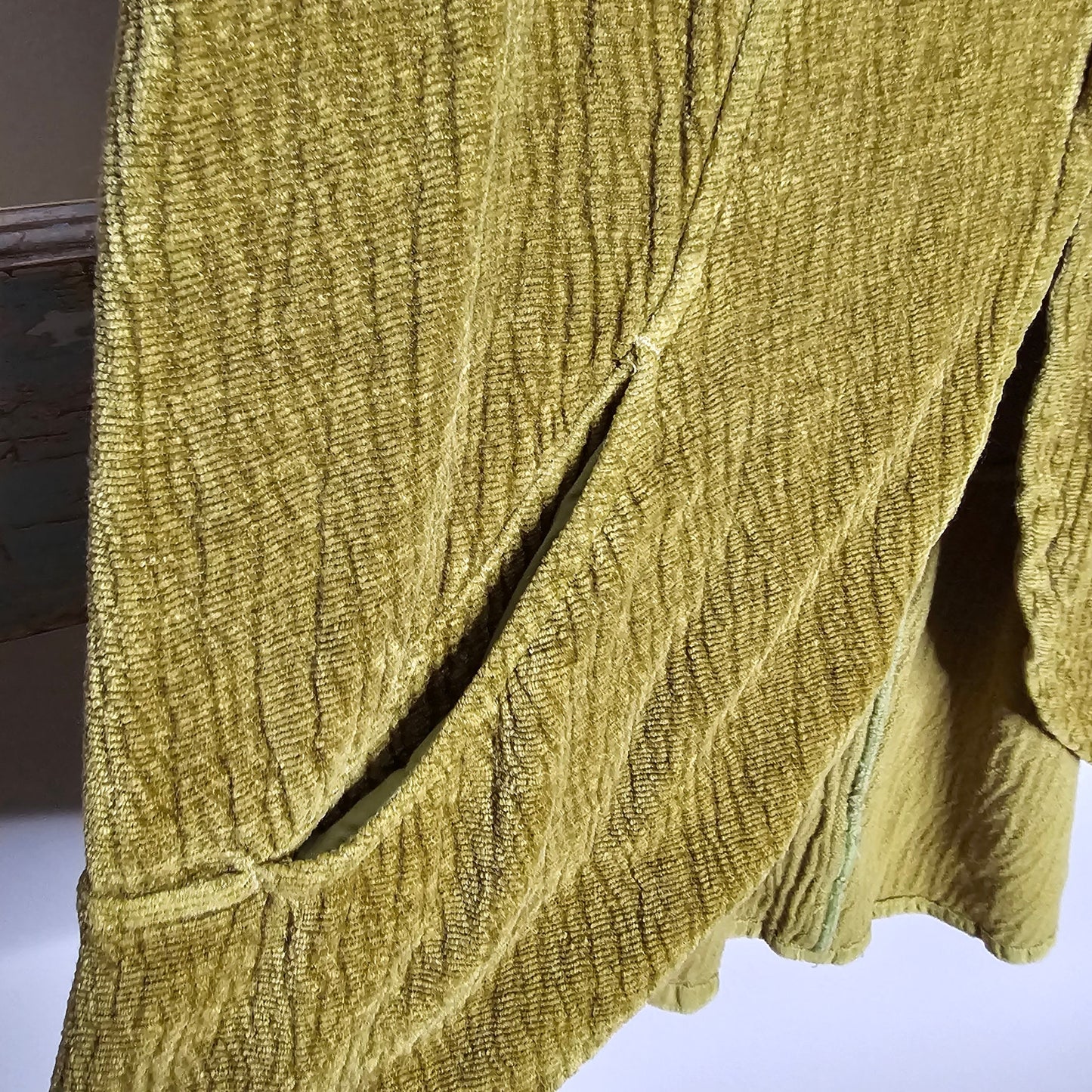 Kleen Pistachio Green Boho High/Low Vest Size Large Knotted Buttons Peplum