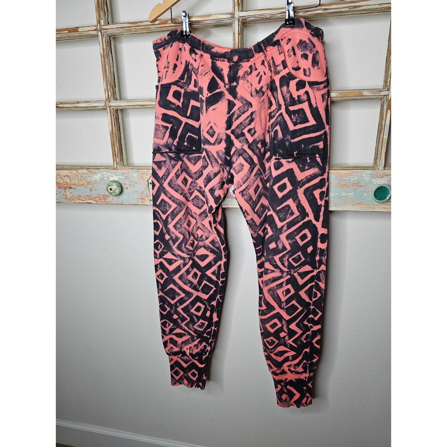 NWOT Mowgli Surf Tribal Print Cotton Jogging Pants Ladies size Large