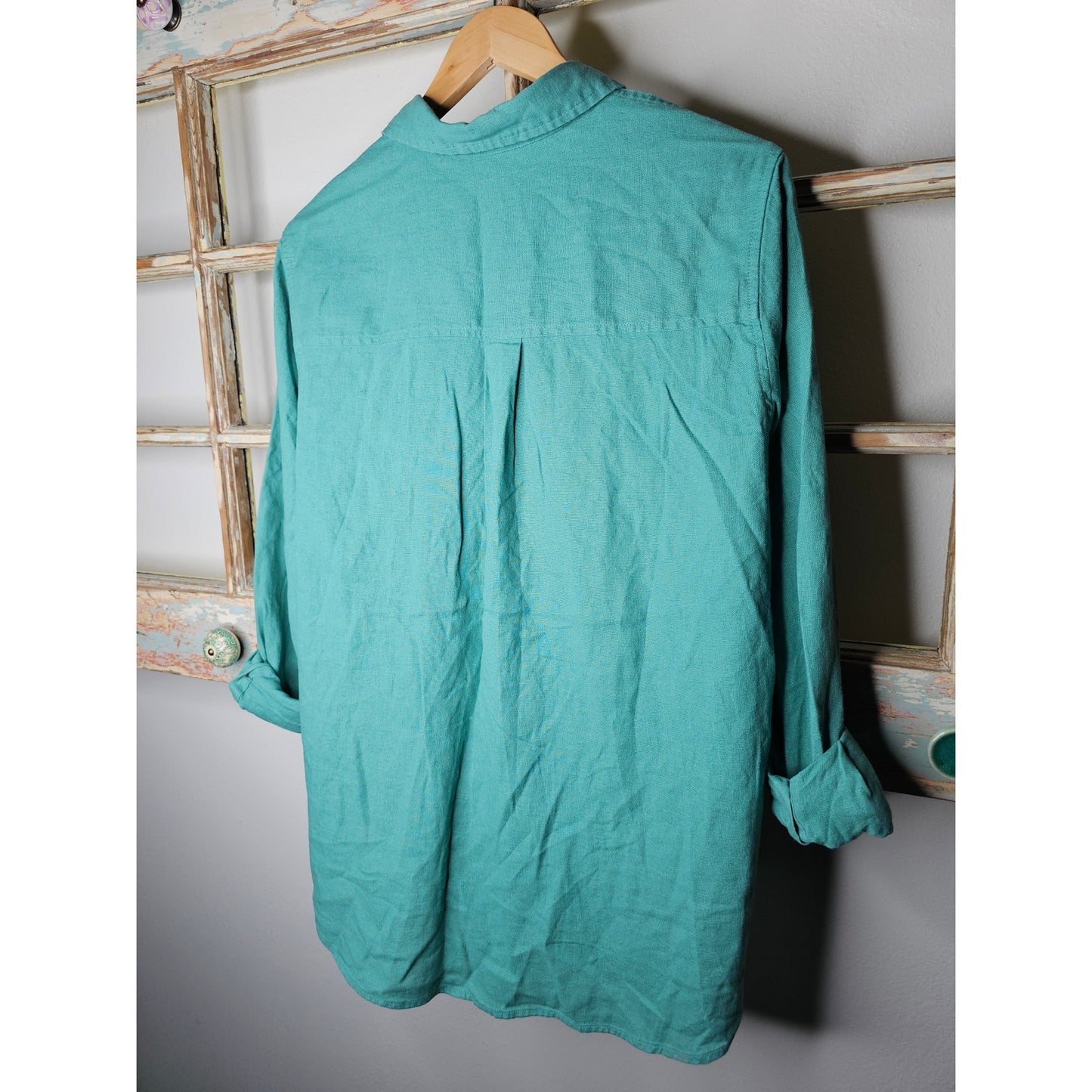 NWT Linen Relaxed Fit Teal Button Up Ladies collared shirt Size Medium
