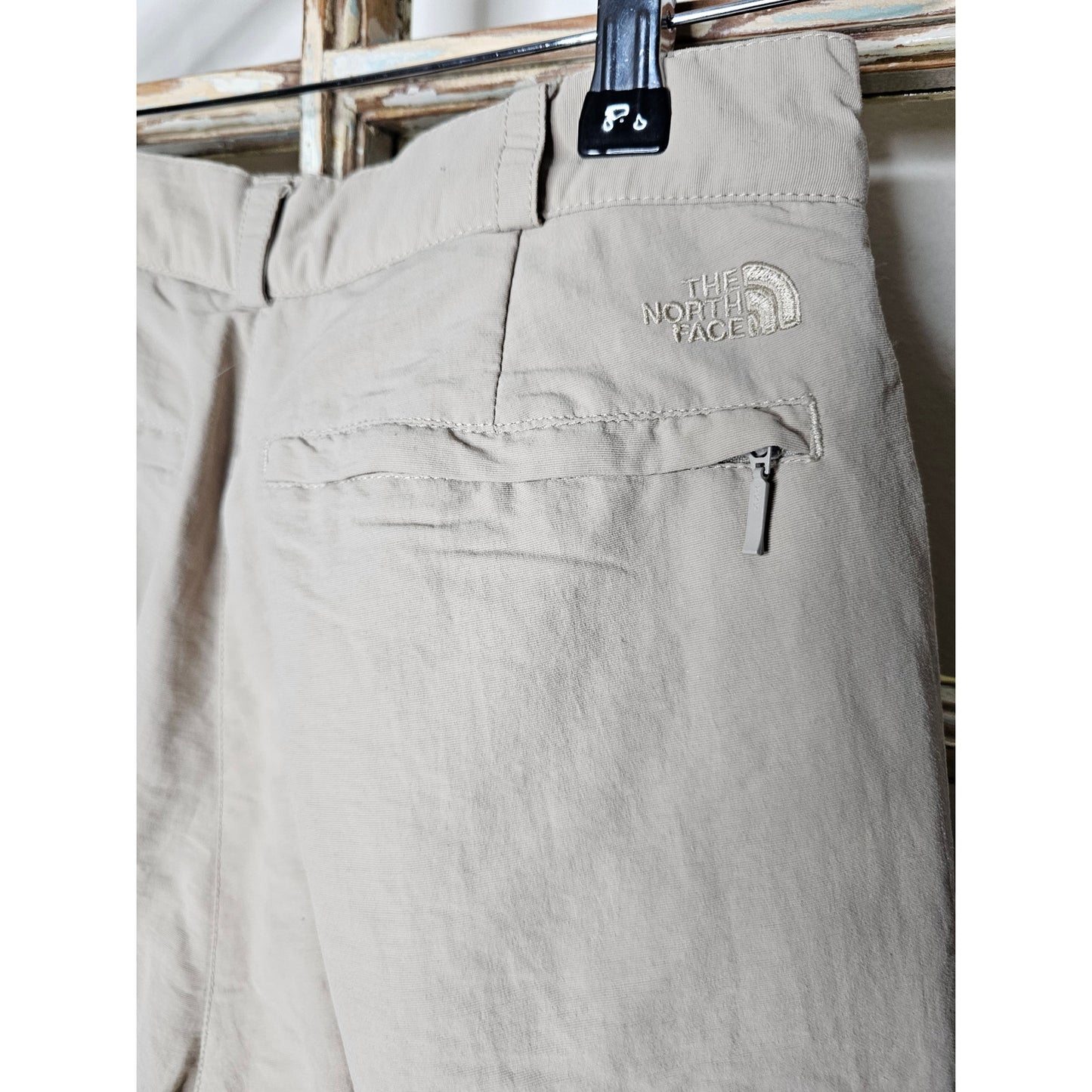 The North Face Khaki Nylon Straight Leg Pant with Fleece lining size 8
