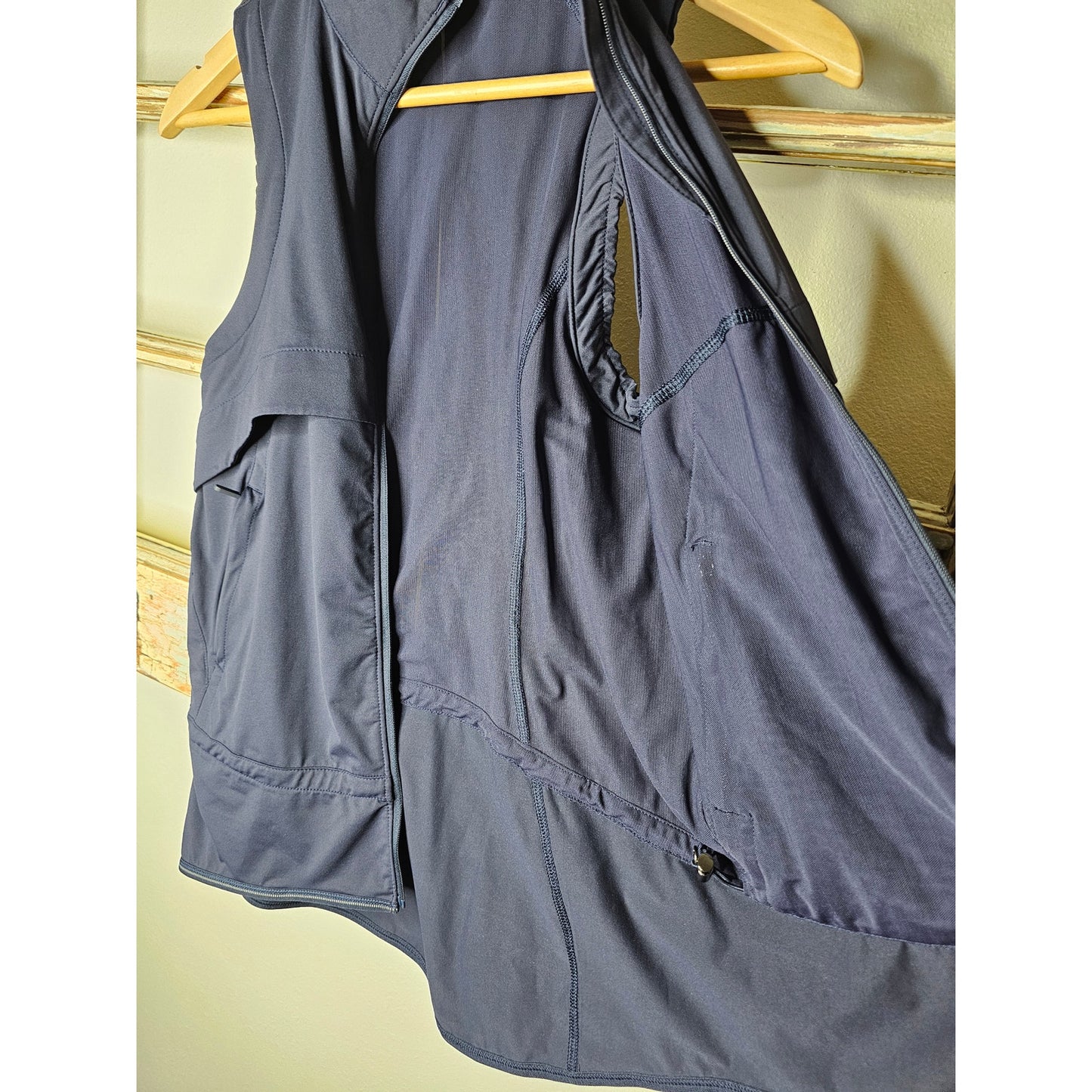 Lululemon Kicking Asphalt Vest Navy Ladies size 2