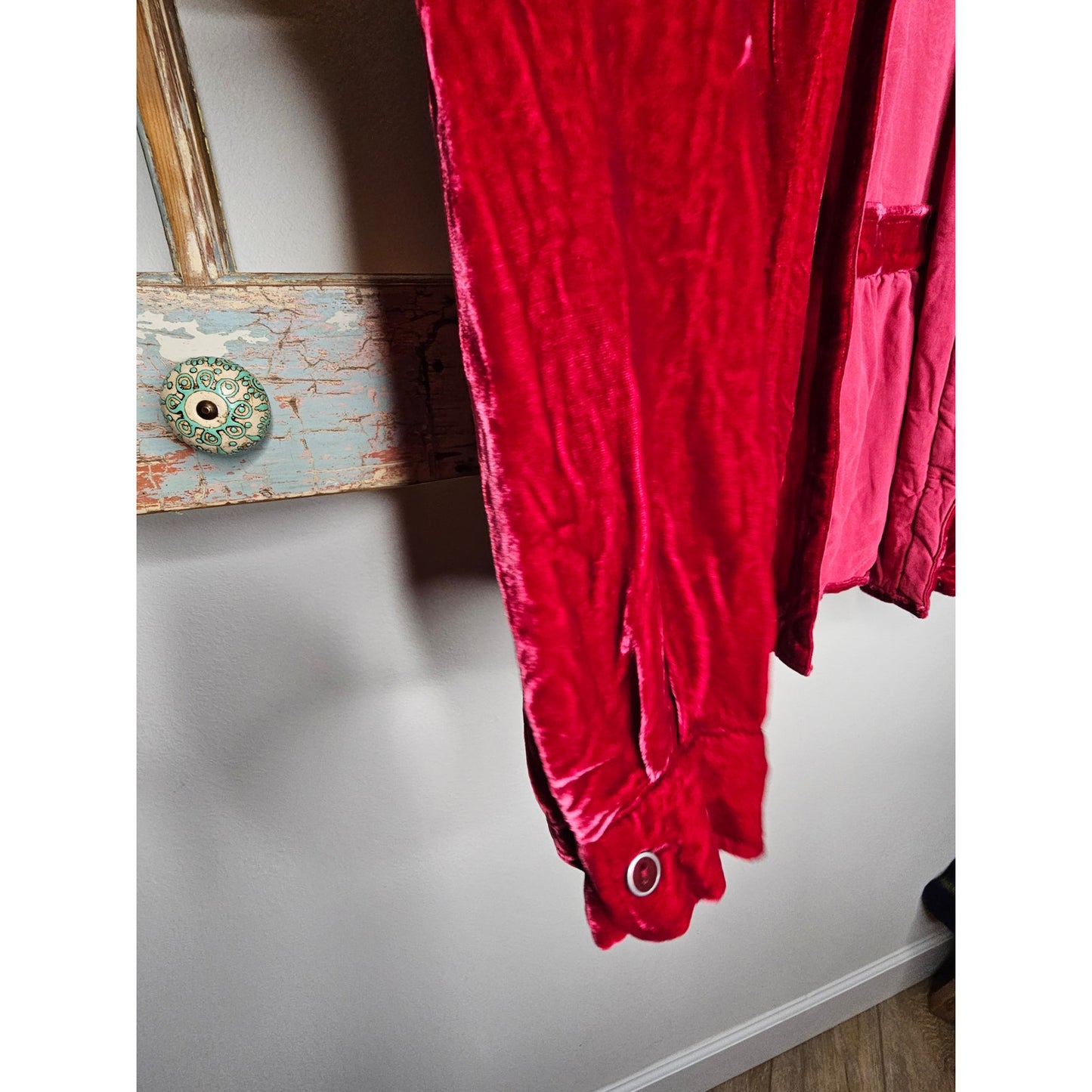 NWT Coldwater Creek Crushed Red Velvet V-neck button up ladies size Medium