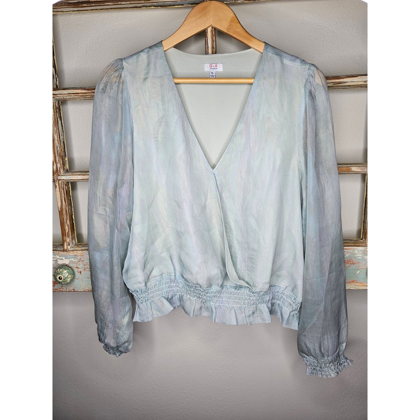 Lightweight blouse with sheer sleeves and V-neckline ladies size XL