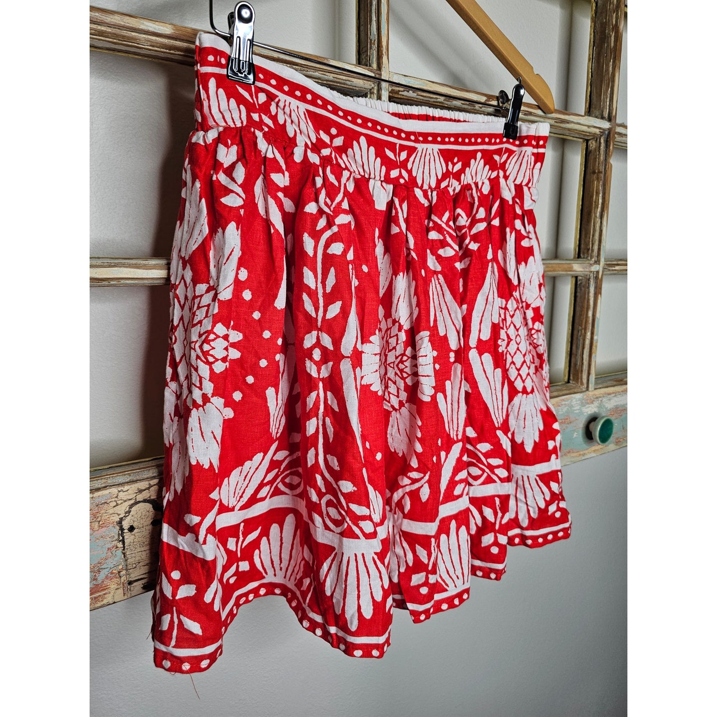 NWOT Haute Hippie red/white Linen blend Tiered Skirt Ladies size Medium
