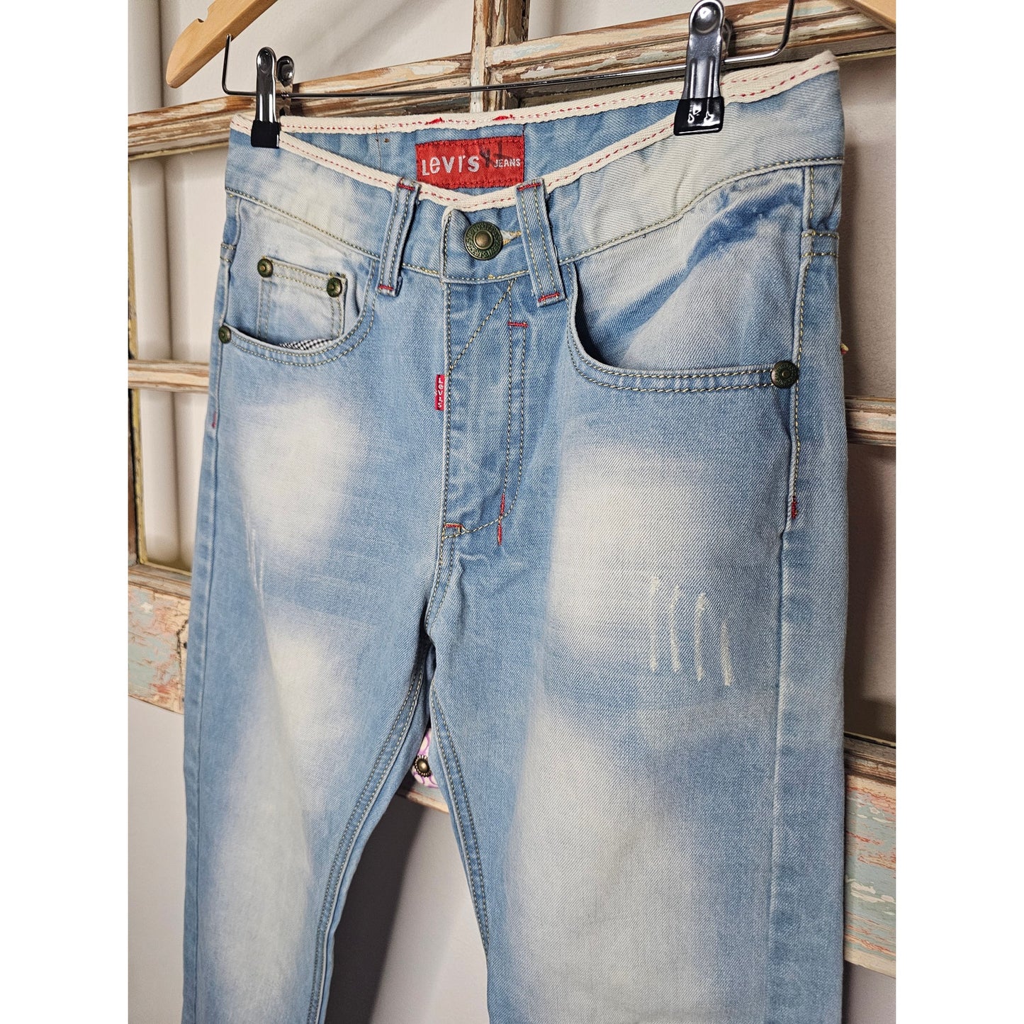 LEVIS 501 LIGHTER WASH TAPERED LEG LADIES SIZE 28