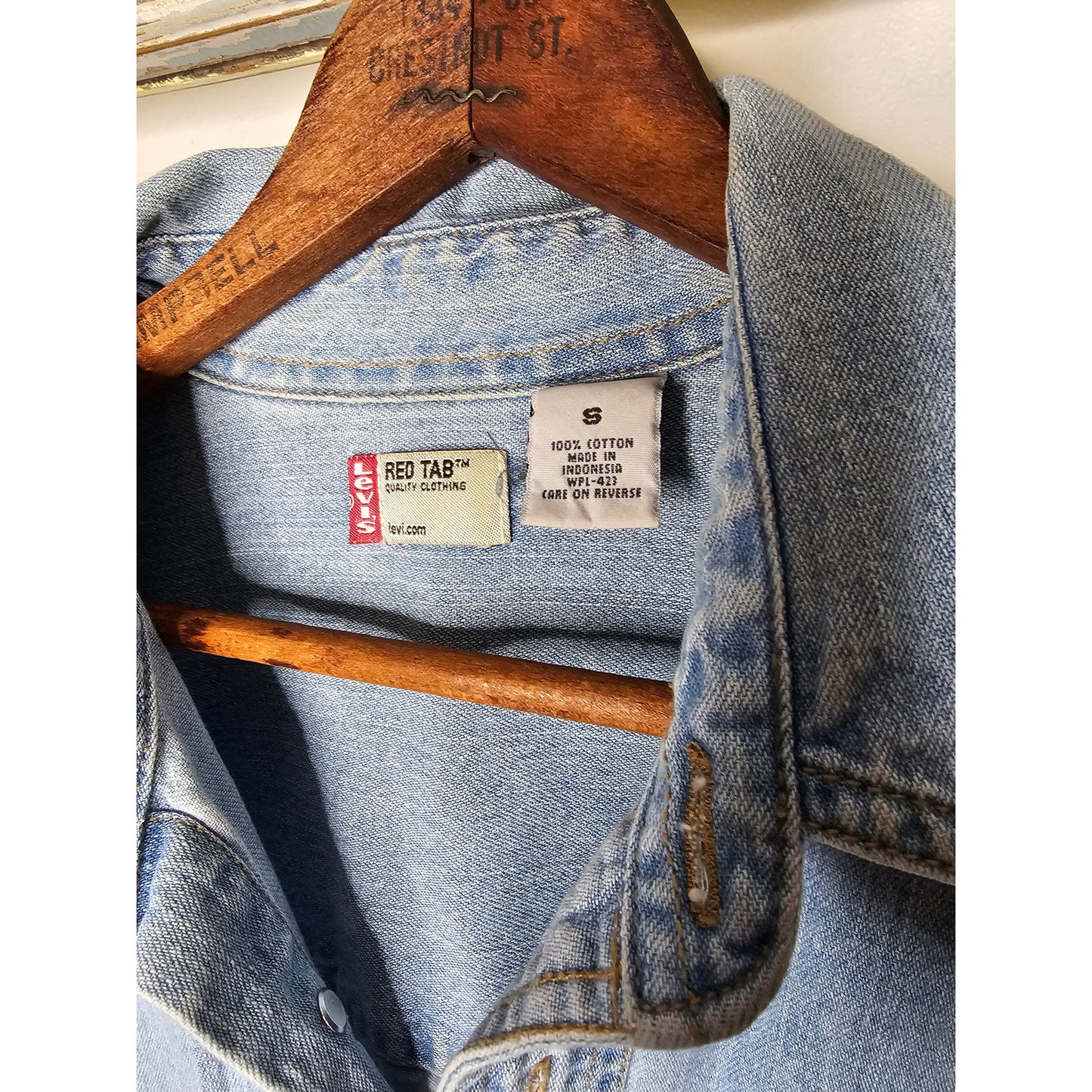 Levis Oversized Denim Sleeveless Shirt in Ladies Size Medium