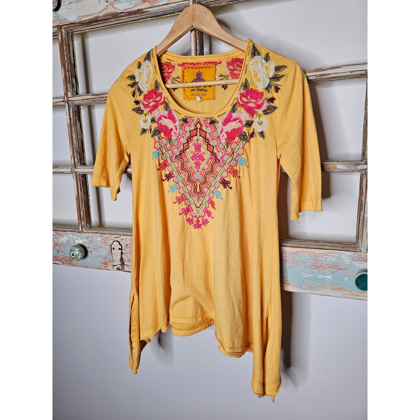 Johnny Was Los Angeles Cecilia Embroidered Ladies Tee Shirt Size XS