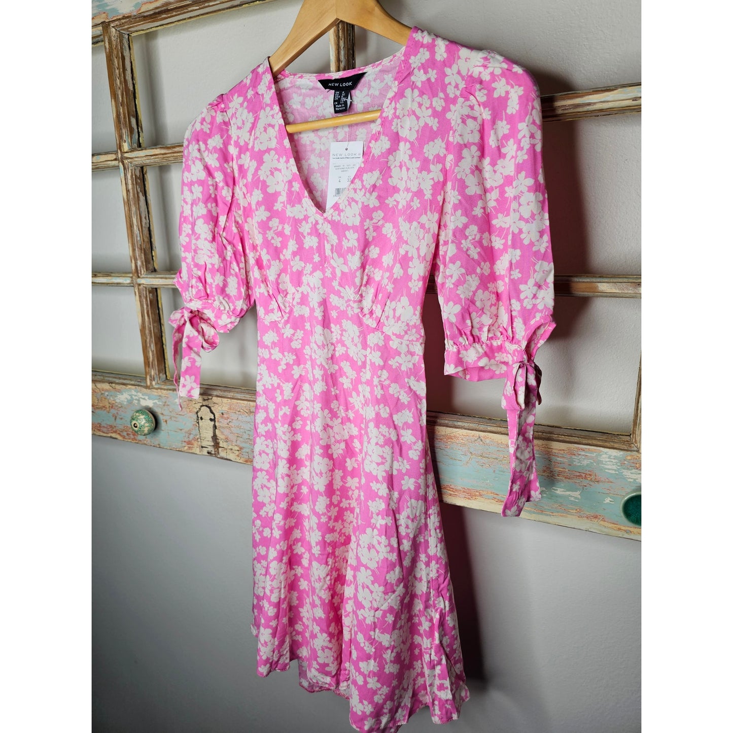 NWT New Look Pink Floral V-Neck Mini Dress with 1/2 Tie Sleeves Size 0