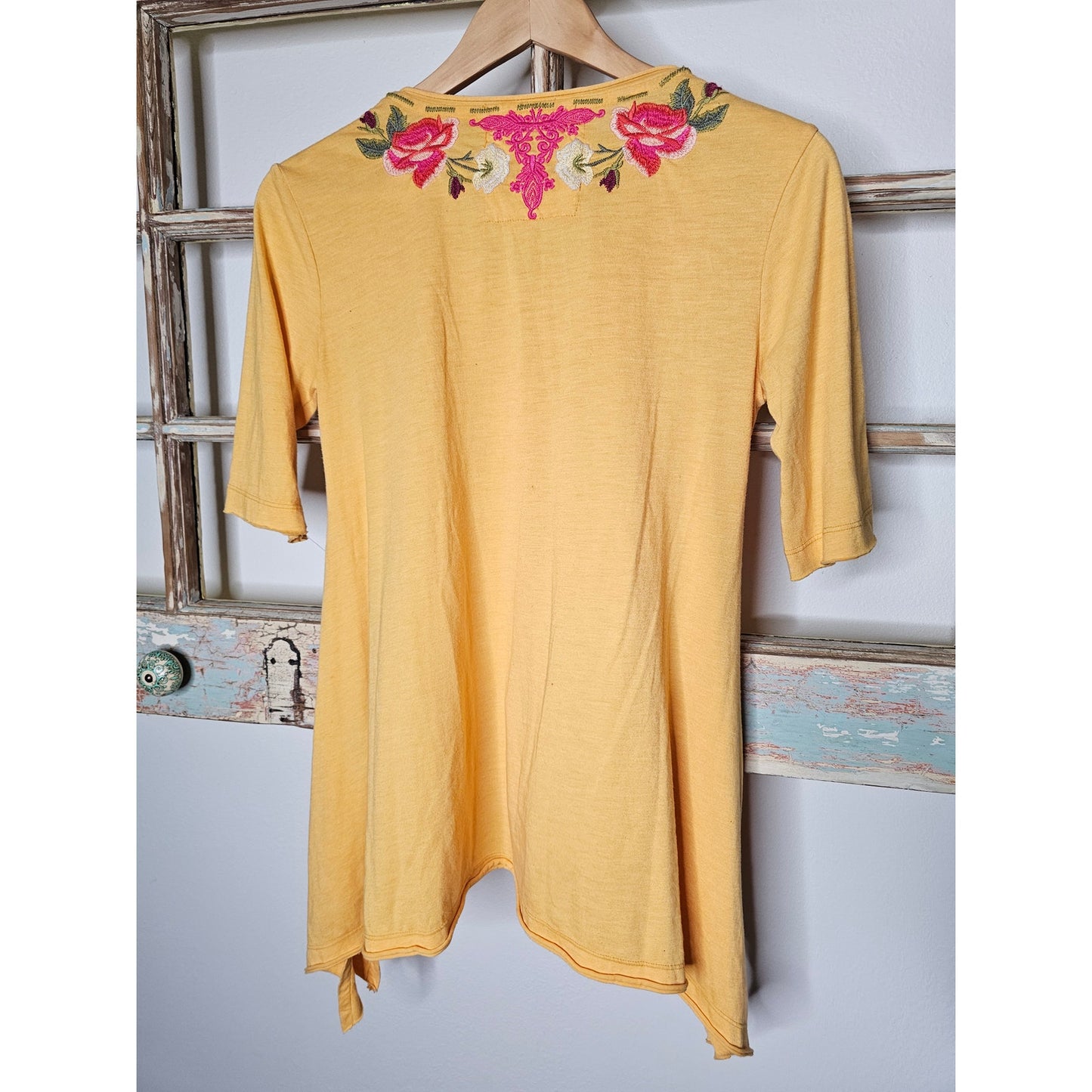 Johnny Was Los Angeles Cecilia Embroidered Ladies Tee Shirt Size XS