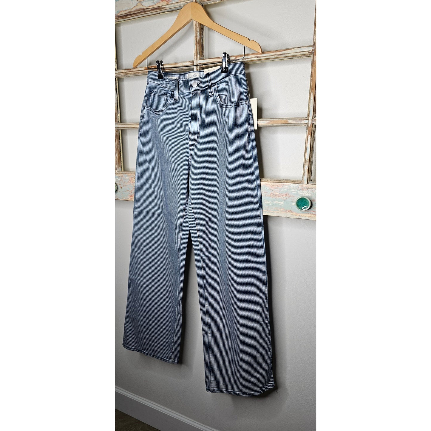 NWT High Rise Wide Leg Conductor blue/white stripe Jeans Ladies size 6