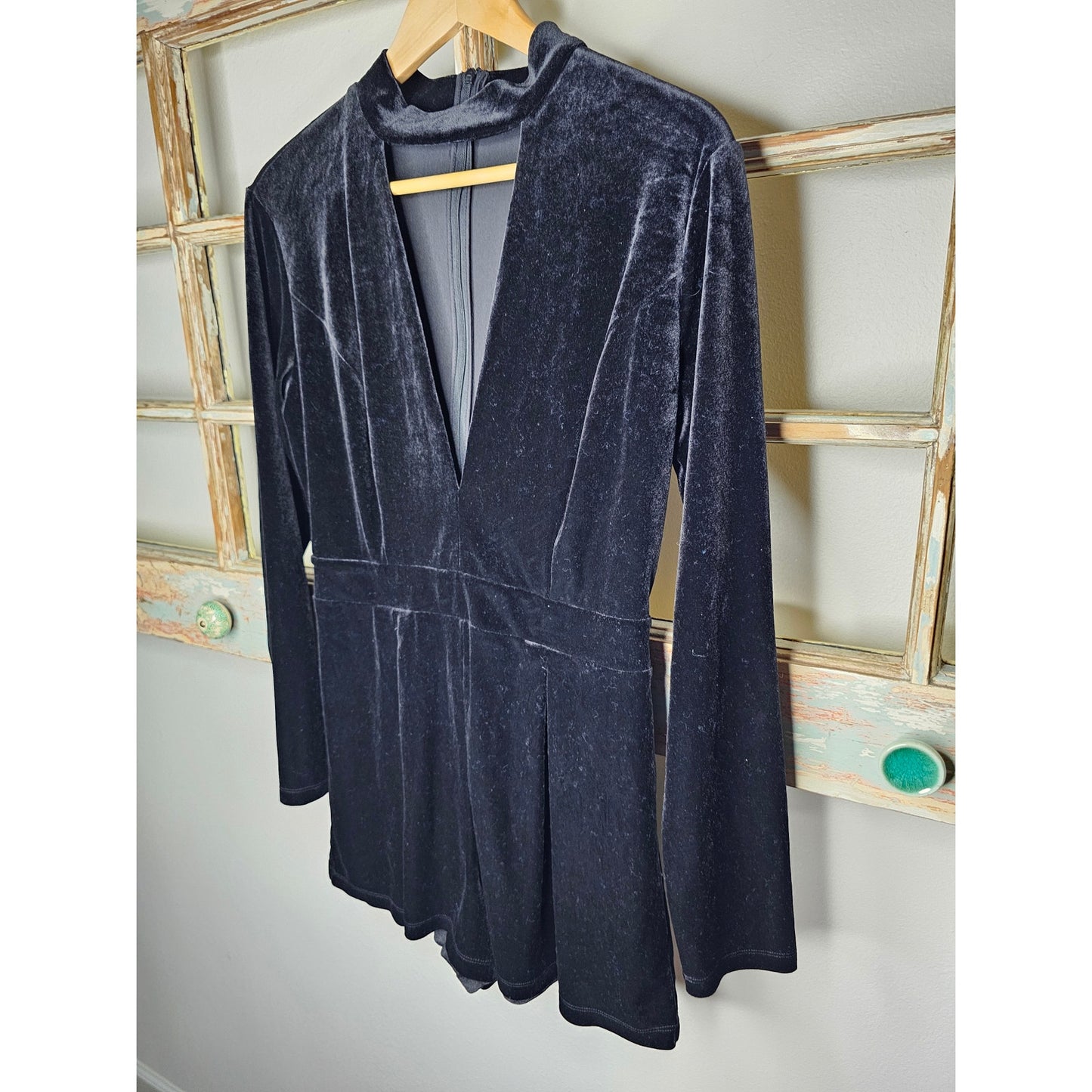 Gianni Bini black velvet short romper ladies size Medium