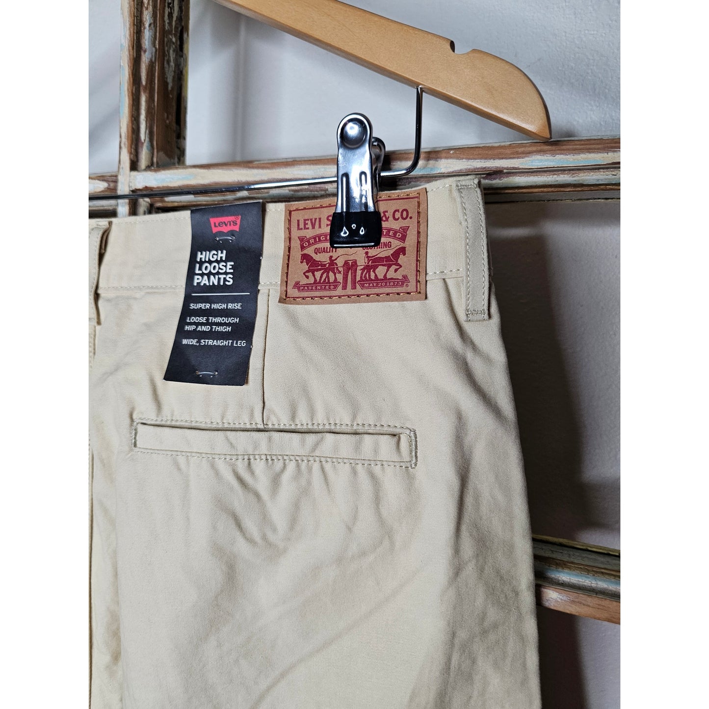 NWT Levi's High Rise Loose Wide Straight Leg Khaki's size 30