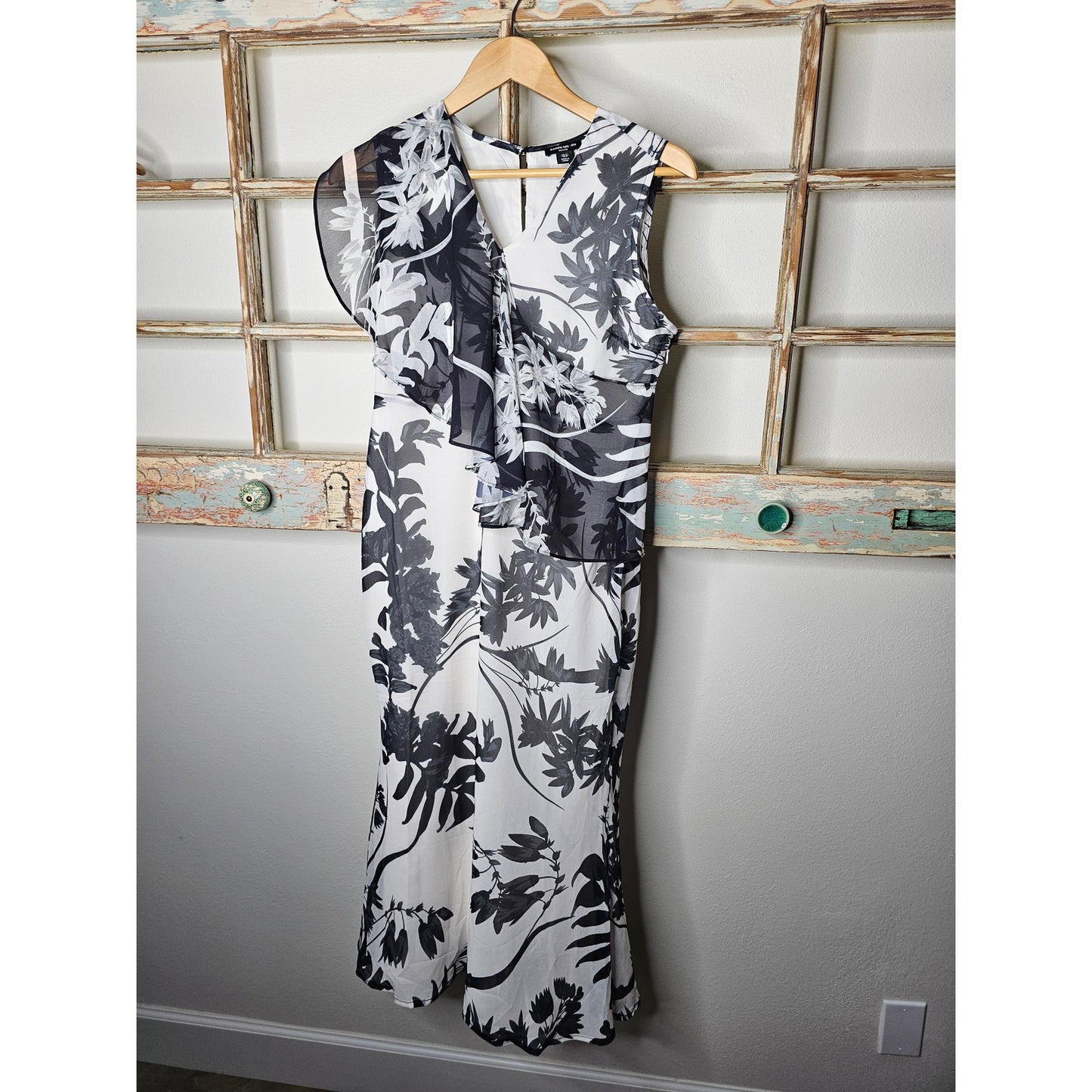 NWOT Karen Millen Floral Georgette Ruffle Front Midi Dress Ladies size Small