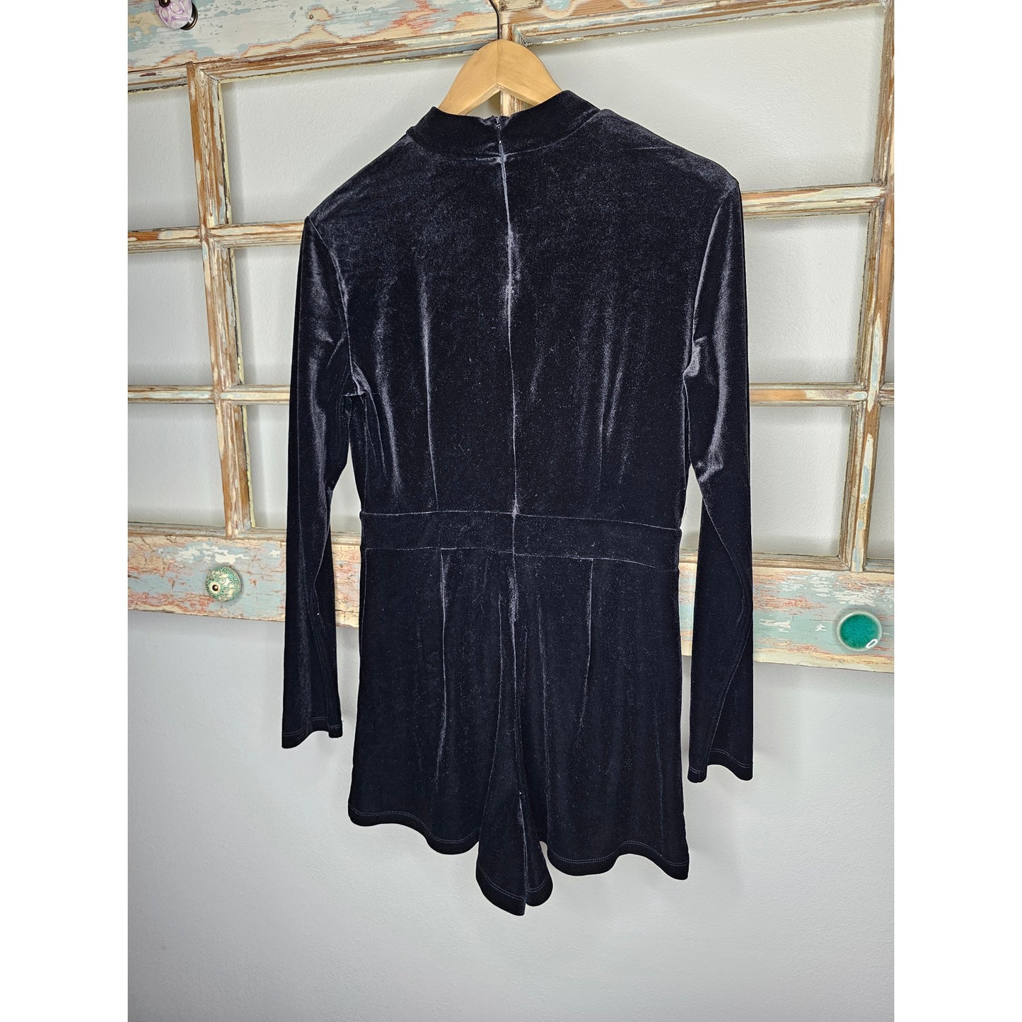 Gianni Bini black velvet short romper ladies size Medium