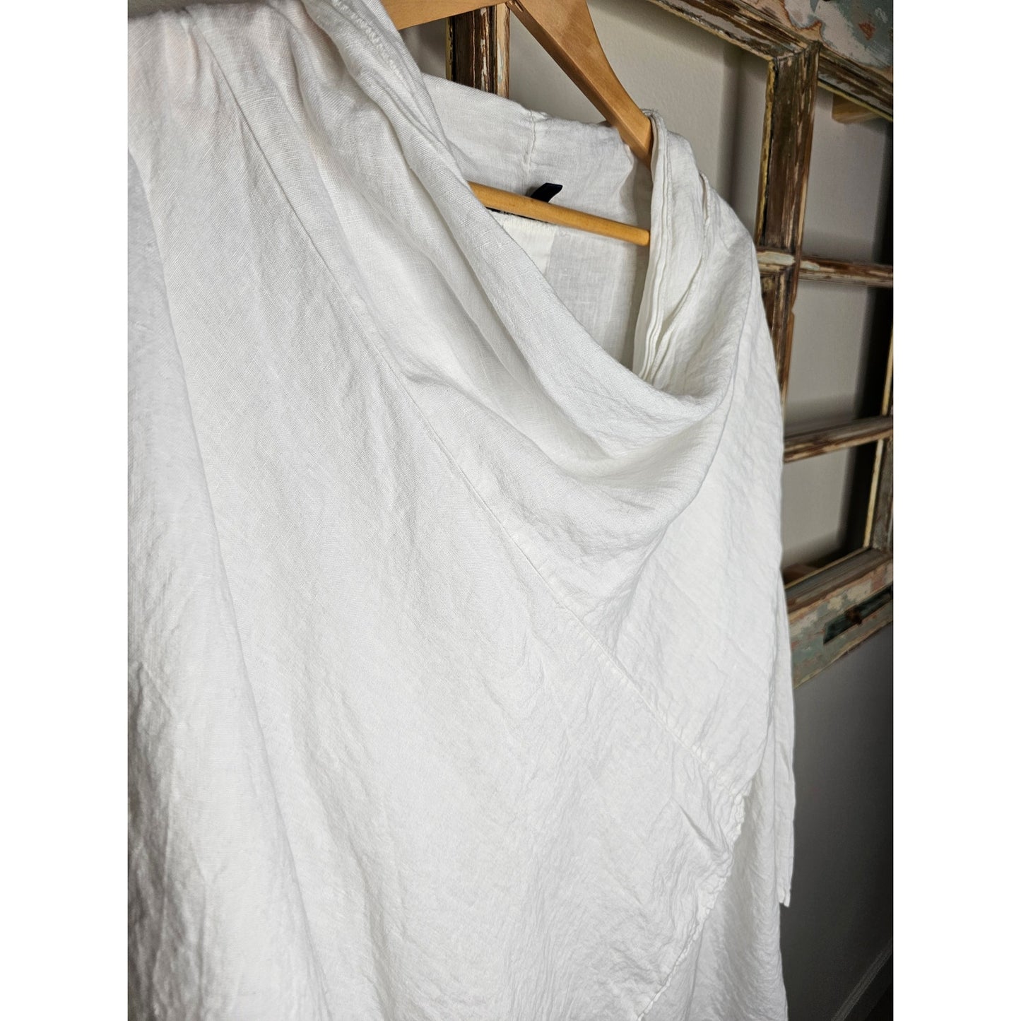 Linen White Cardigan Boho Top Saks Fifth Avenue Ladies size large.