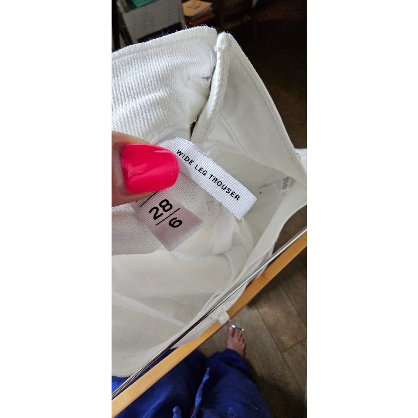 Loft White Slight Wider Leg Jeans with Pockets ladies size 6 / 28